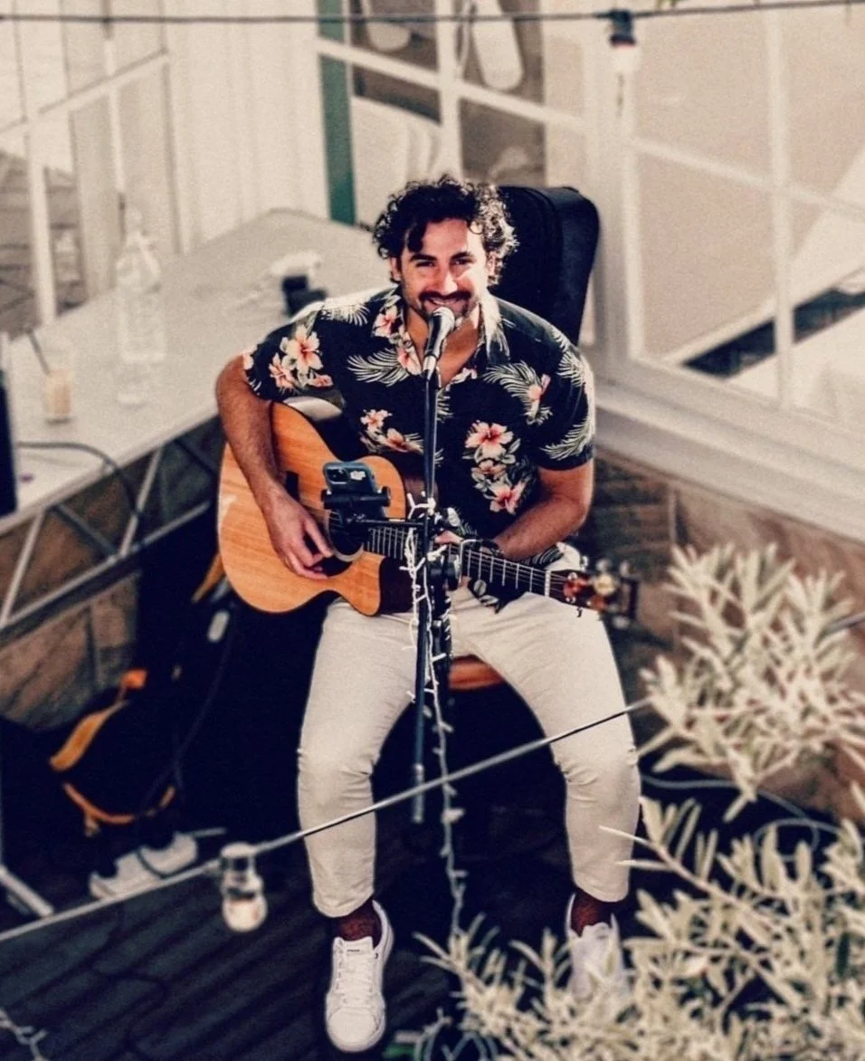 Maxi Signori performing live music and entertaining at Watsons Bay, Sydney. Maxi's performances are highly versatile: from engaging, lively and highly energetic to highly functional creating the perfect ambience & soundtrack for your special event.