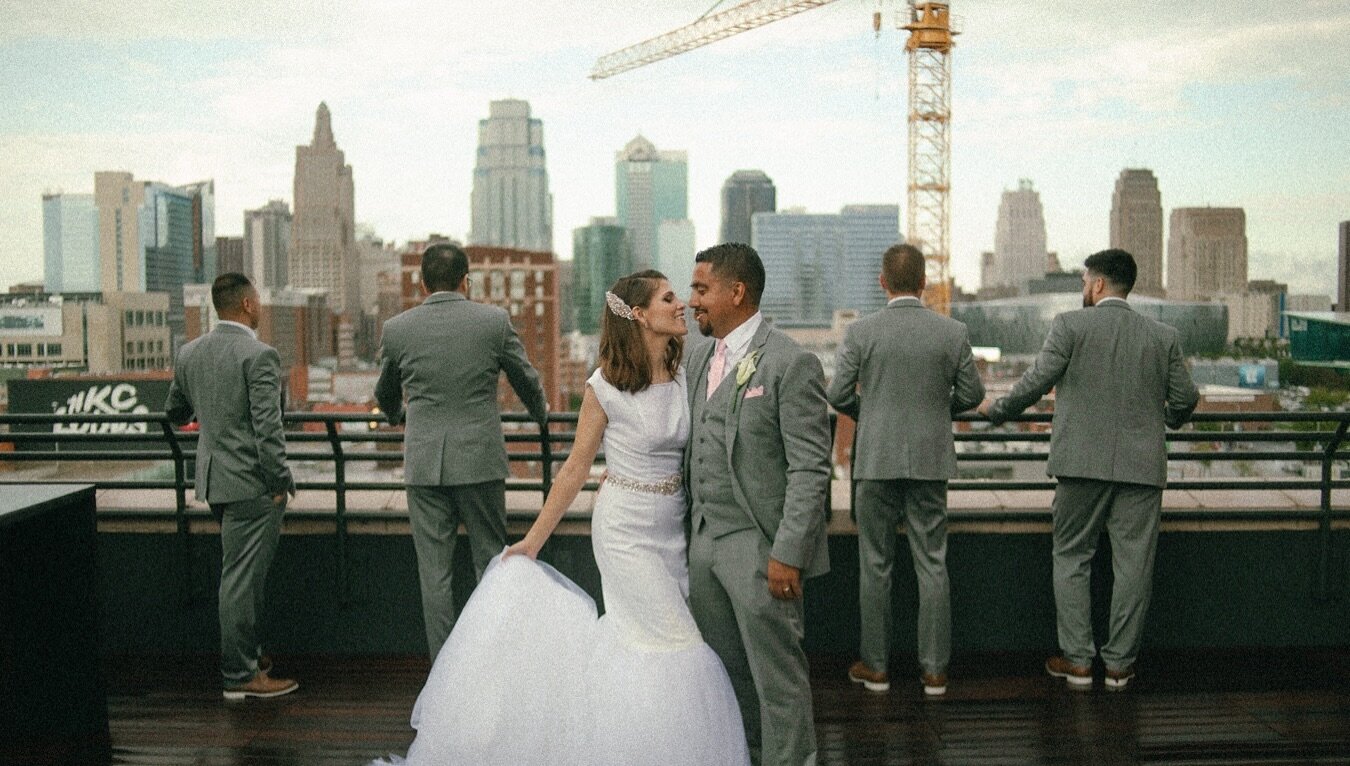 Rooftop weddings are life. 😍✨