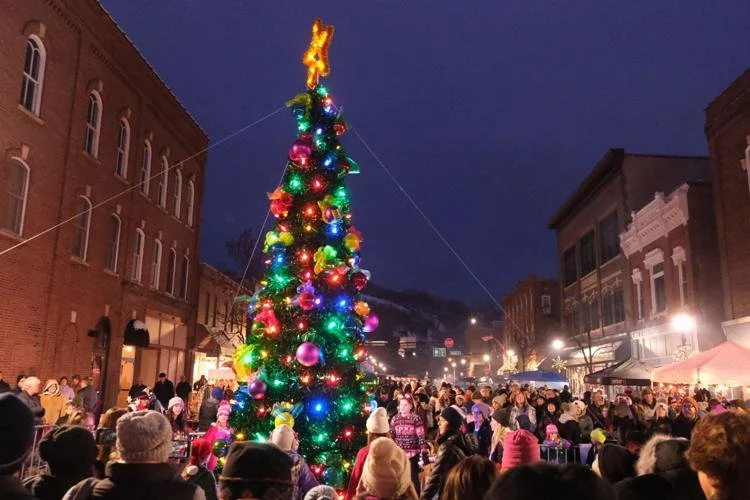 Get excited for the 2024 Holiday Stroll