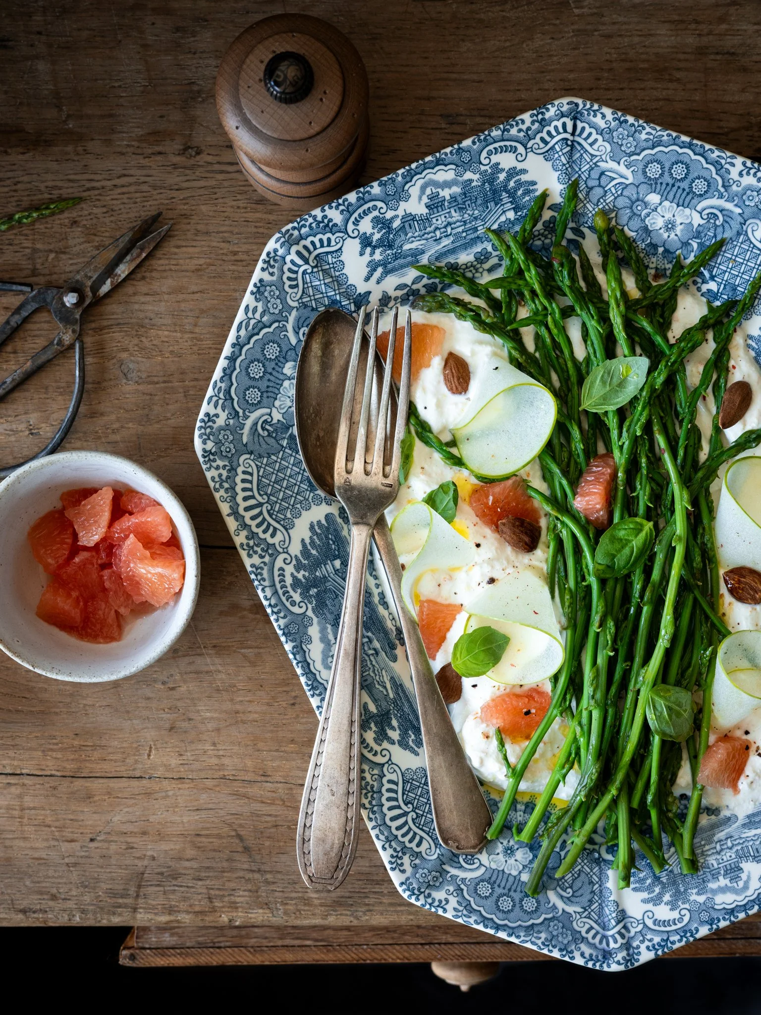 Amanida d’espàrrecs silvestres amb cítrics