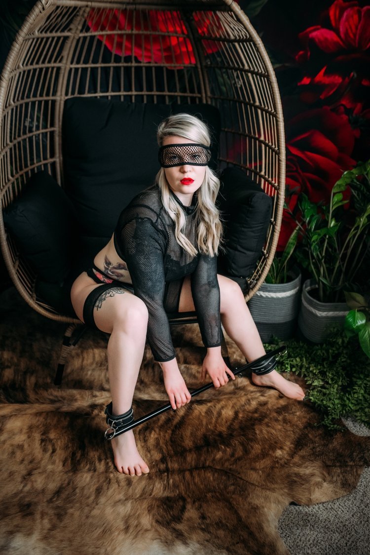 woman wears sexy mask for boudoir session in wausau wisconsin