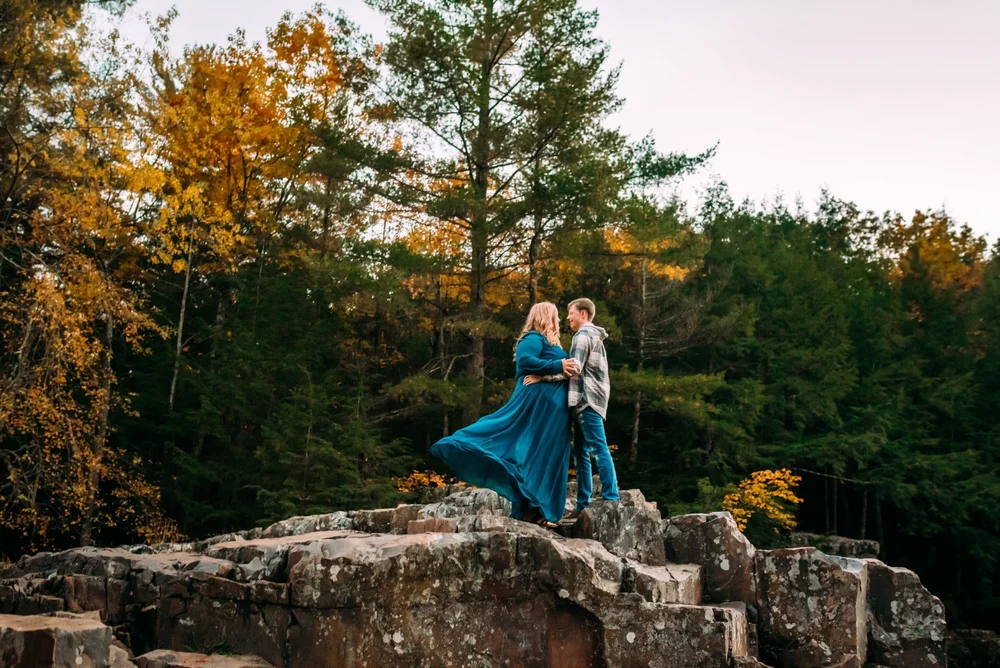 Capturing the Magic of Love in Fall: A Stunning Woodsy Engagement Session  in Wisconsin  Kelly Jacobi Photography