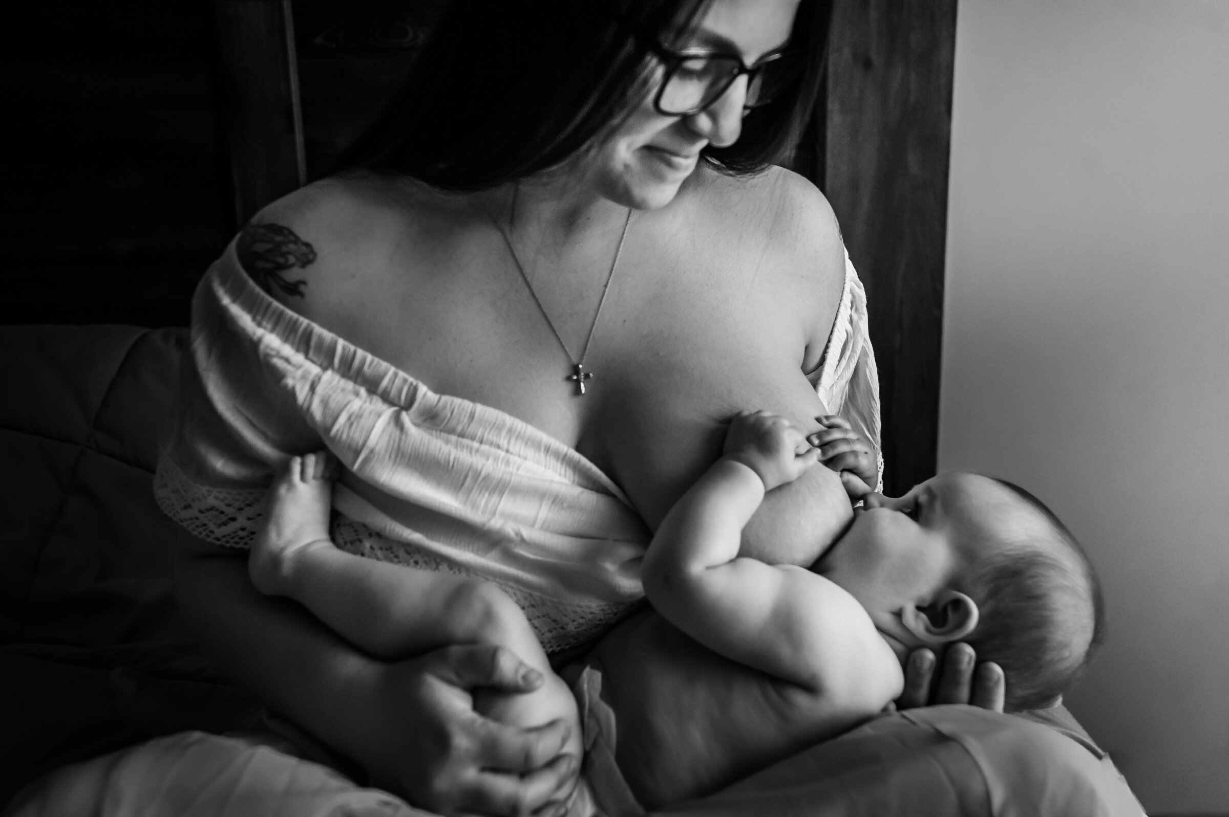 Wausau motherhood photographer Madison motherhood photographer Milwaukee motherhood photographer Wisconsin motherhood photographer breastfeeding photographer