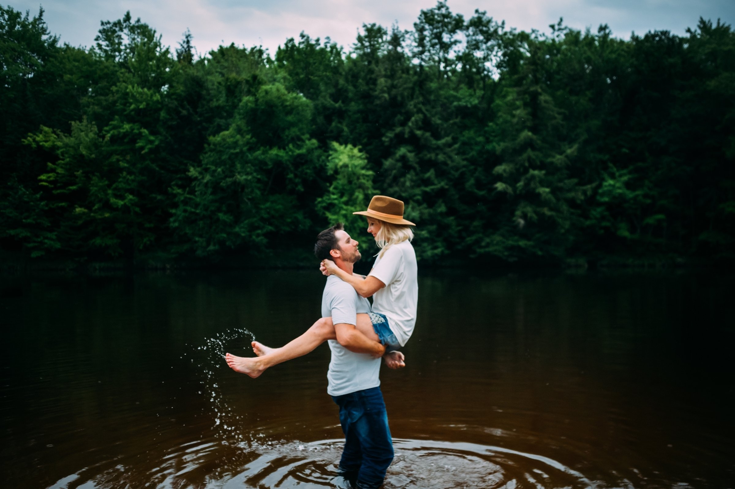 What to wear family photos what to wear engagement photos wisconsin photographer