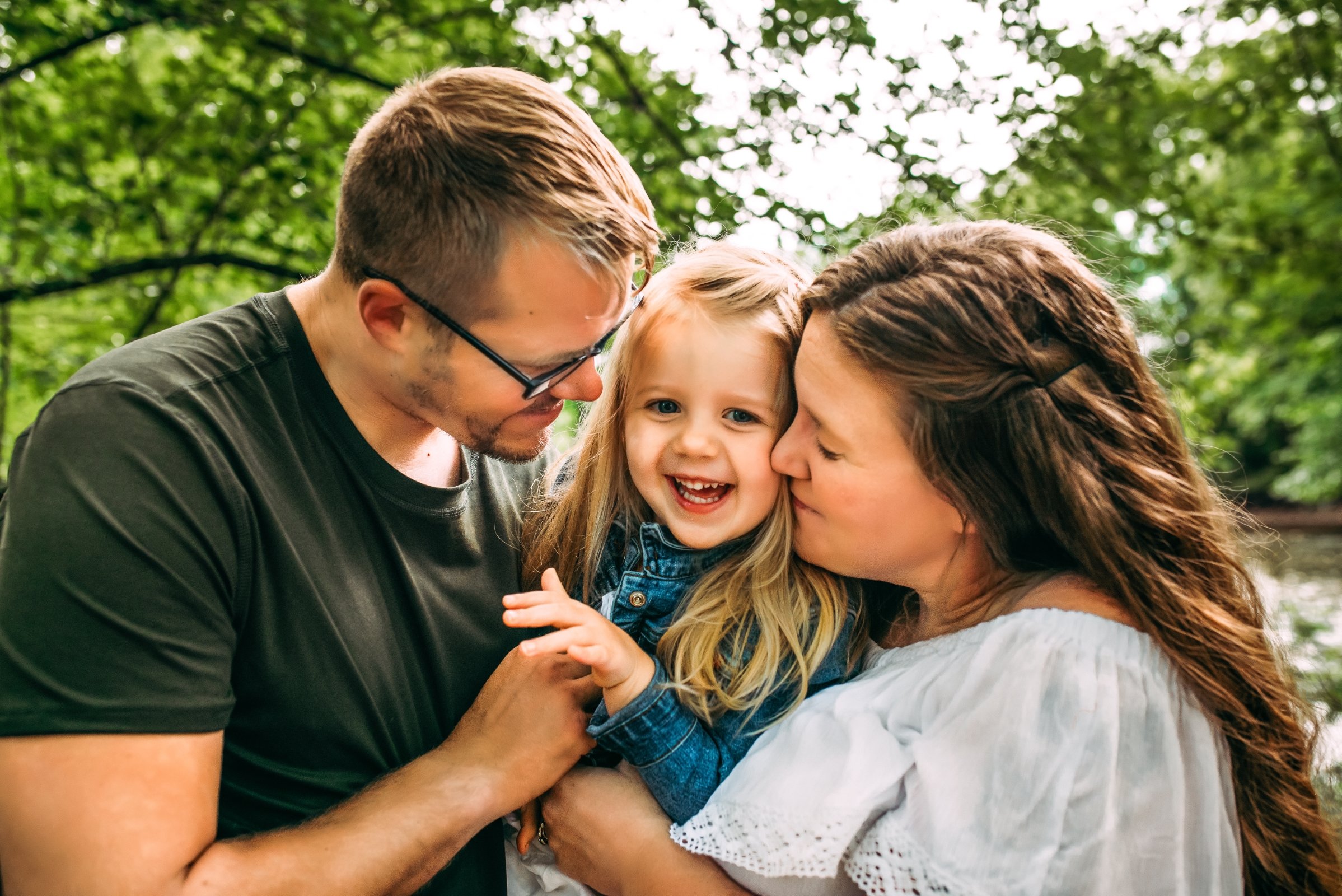 maternity photos, maternity, Wisconsin Photographer, Wausau, Green Bay, Milwaukee, Madison, Minocqua, Door County, Photoshoot Outfit Ideas, What to Wear Family Photo maternity photos