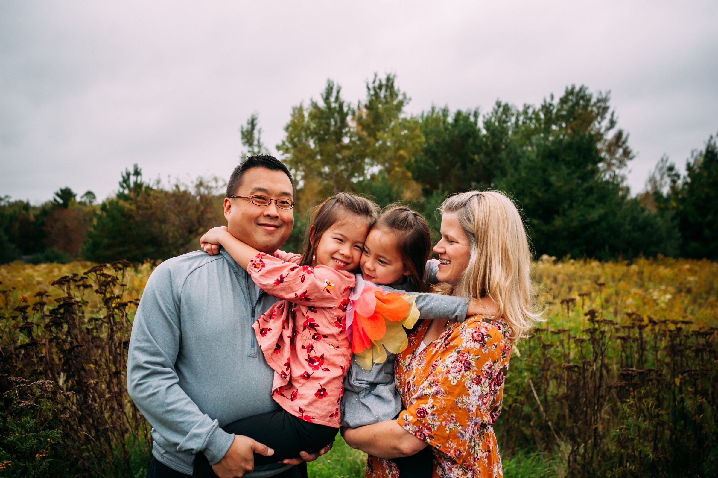 family photos, Wisconsin Photographer, Wausau family photographer, Green Bay, Milwaukee, Madison, family photos Outfit Ideas, What to Wear family photos, family photo locations