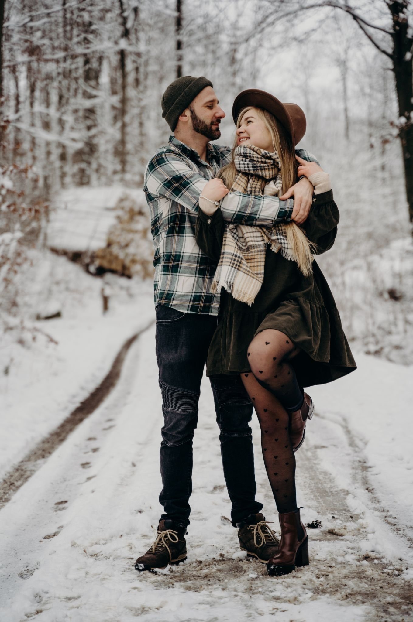 engagement, Wisconsin engagement Photographer, Wausau, Green Bay, Milwaukee, Madison, Minocqua, Door County, What to Wear Photos, unique engagement photos 