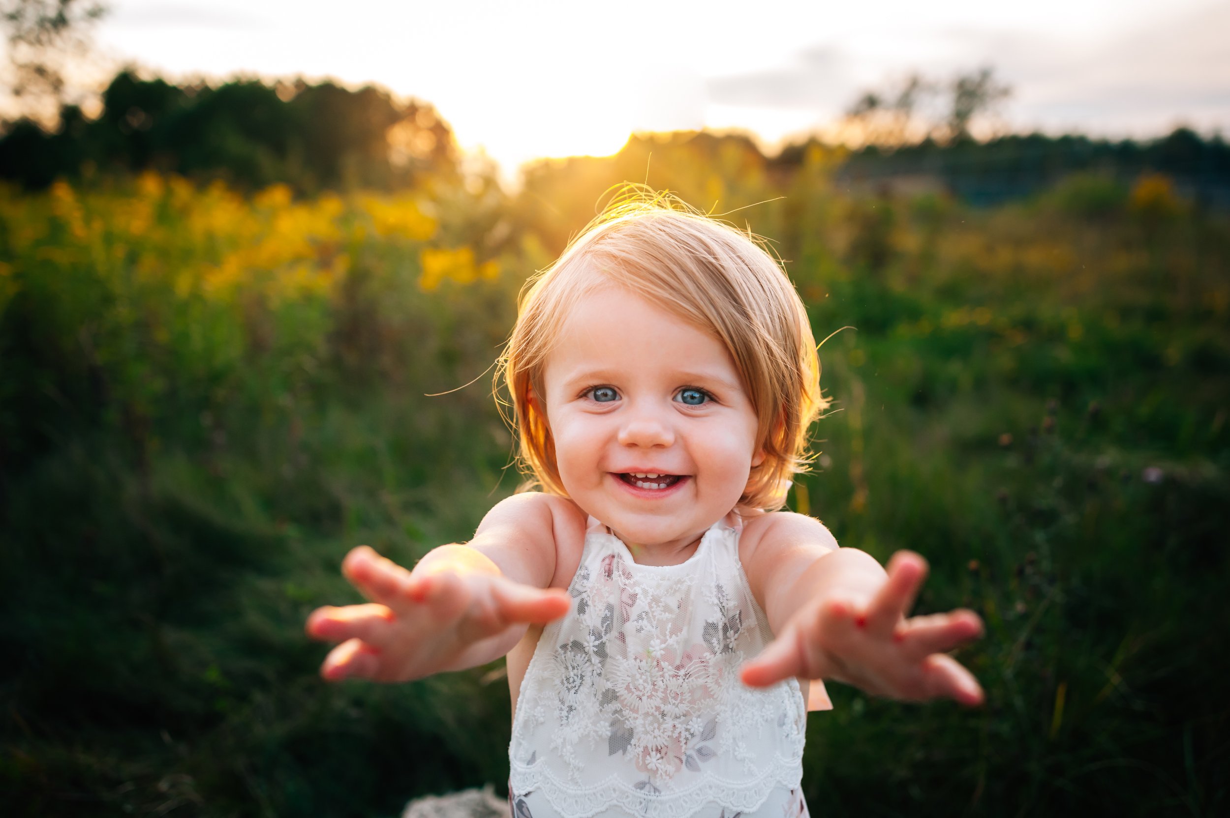 family photos, Wisconsin Photographer, Wausau family photographer, Green Bay, Milwaukee, Madison, family photos Outfit Ideas, What to Wear family photos, family photo locations