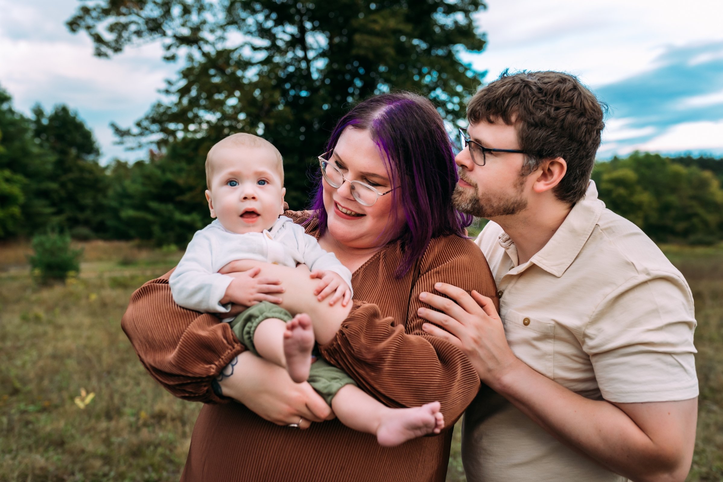 family photos, Wisconsin Photographer, Wausau family photographer, Green Bay, Milwaukee, Madison, family photos Outfit Ideas, What to Wear family photos, family photo locations