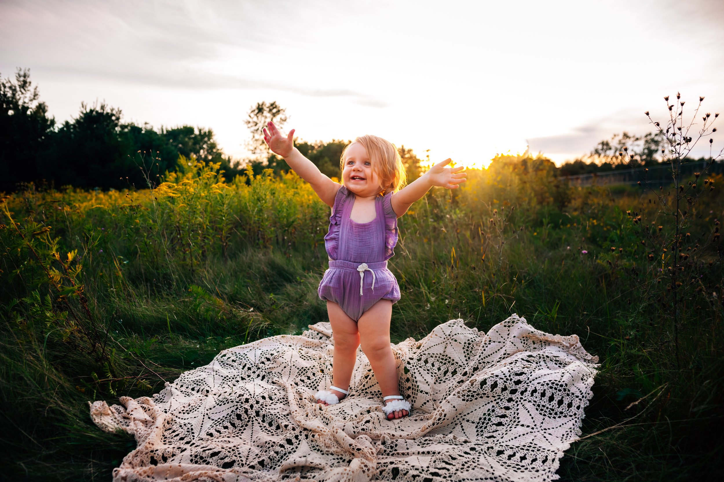 What to Wear Family Photo, Family Photo outfits, family photo poses, Wausau family photographer, Wisconsin family photographer, Green Bay Family photographer, Milwaukee family photographer