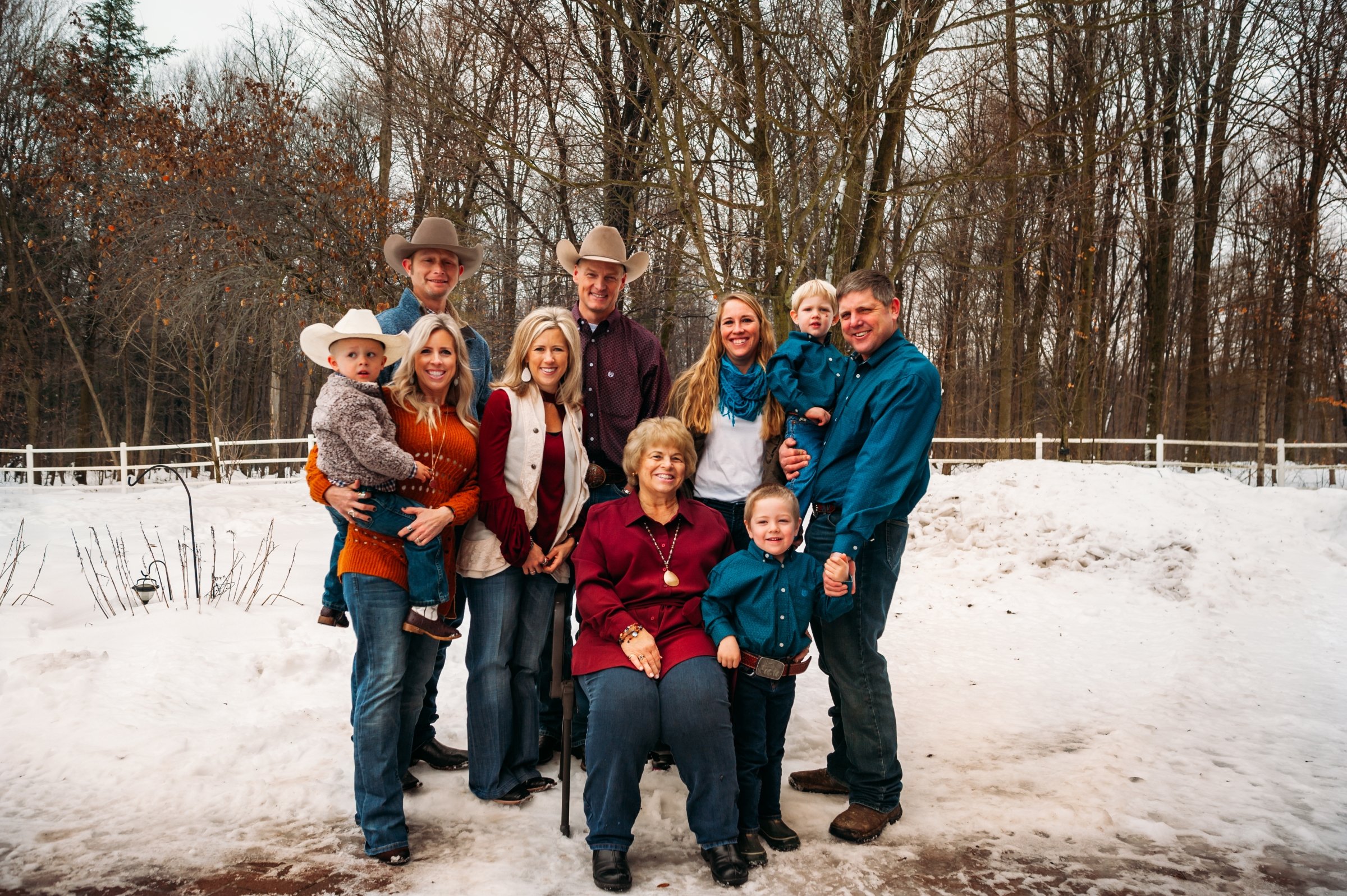extended family photo session for mothers day gift idea