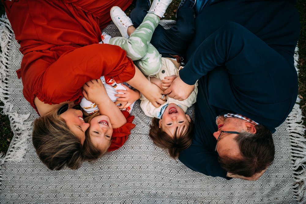 Wausau wisconsin family photographer what to wear family photos coordinating family outfits