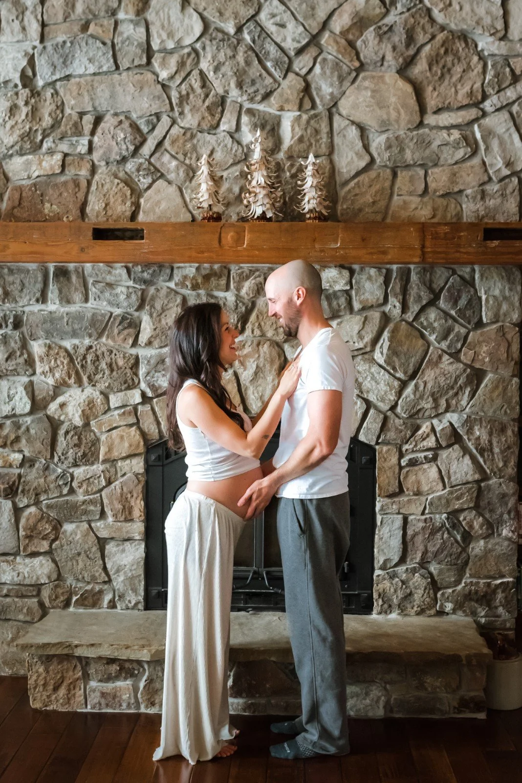 Minocqua Wisconsin Wausau Wisconsin in home maternity photo session