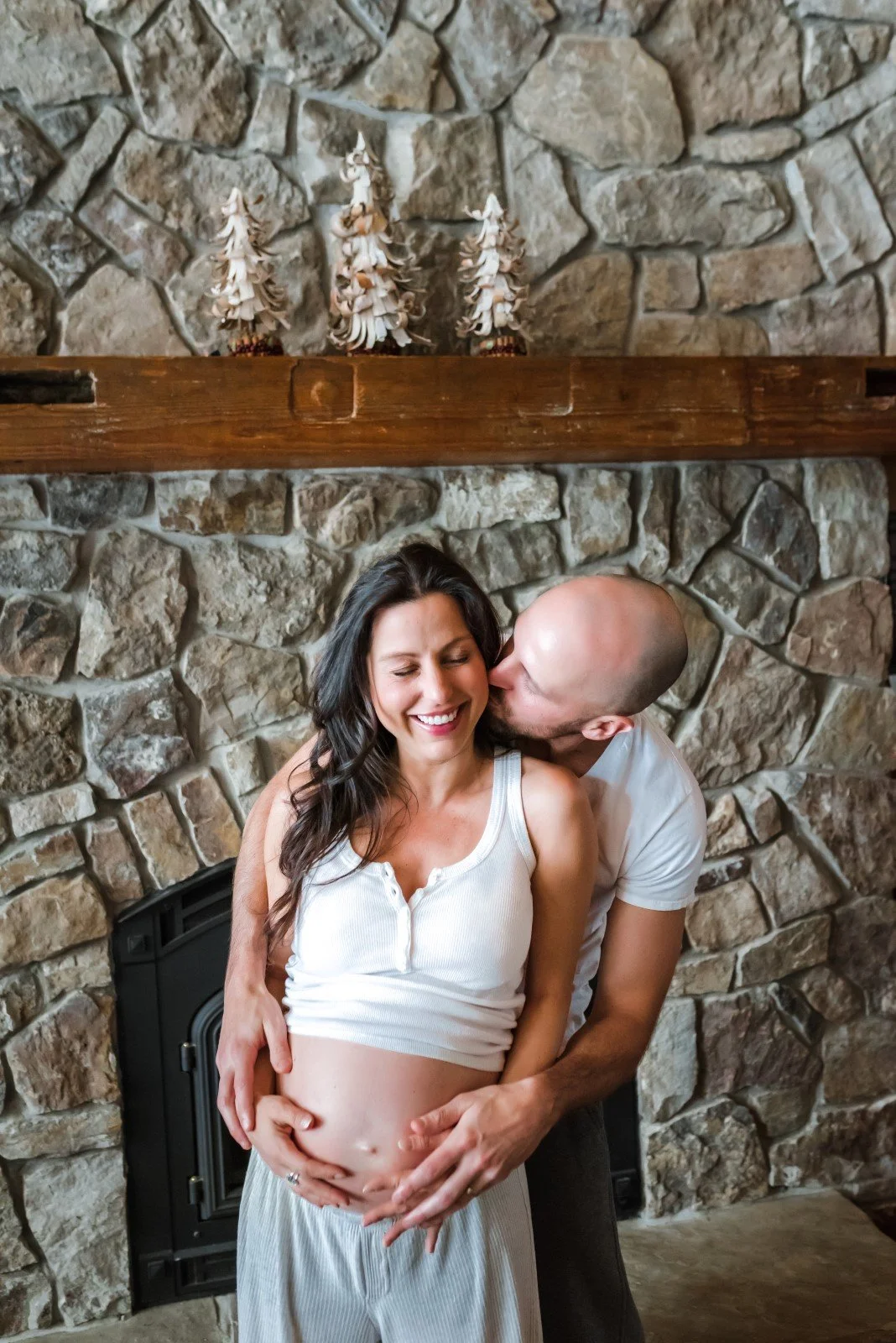 Minocqua Wisconsin Wausau Wisconsin in home maternity photo session