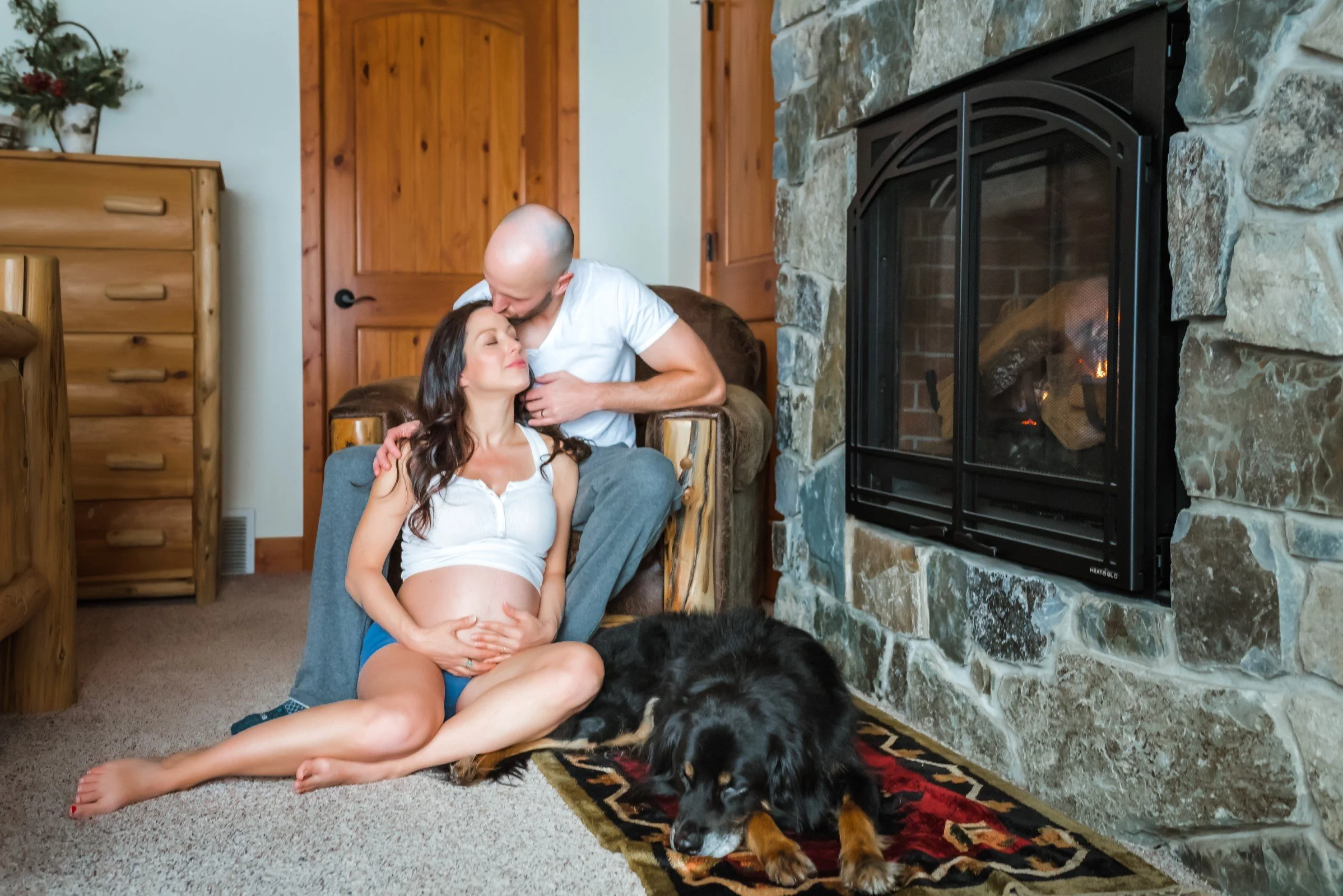 Minocqua Wisconsin Wausau Wisconsin in home maternity photo session