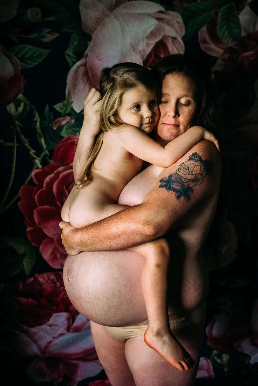 Duluth Minnesota maternity photographer serving all of Minnesota including Duluth, Hermantown, Cloquet, Proctor, Esko, Superior, & the Twin Ports, and the North Shore