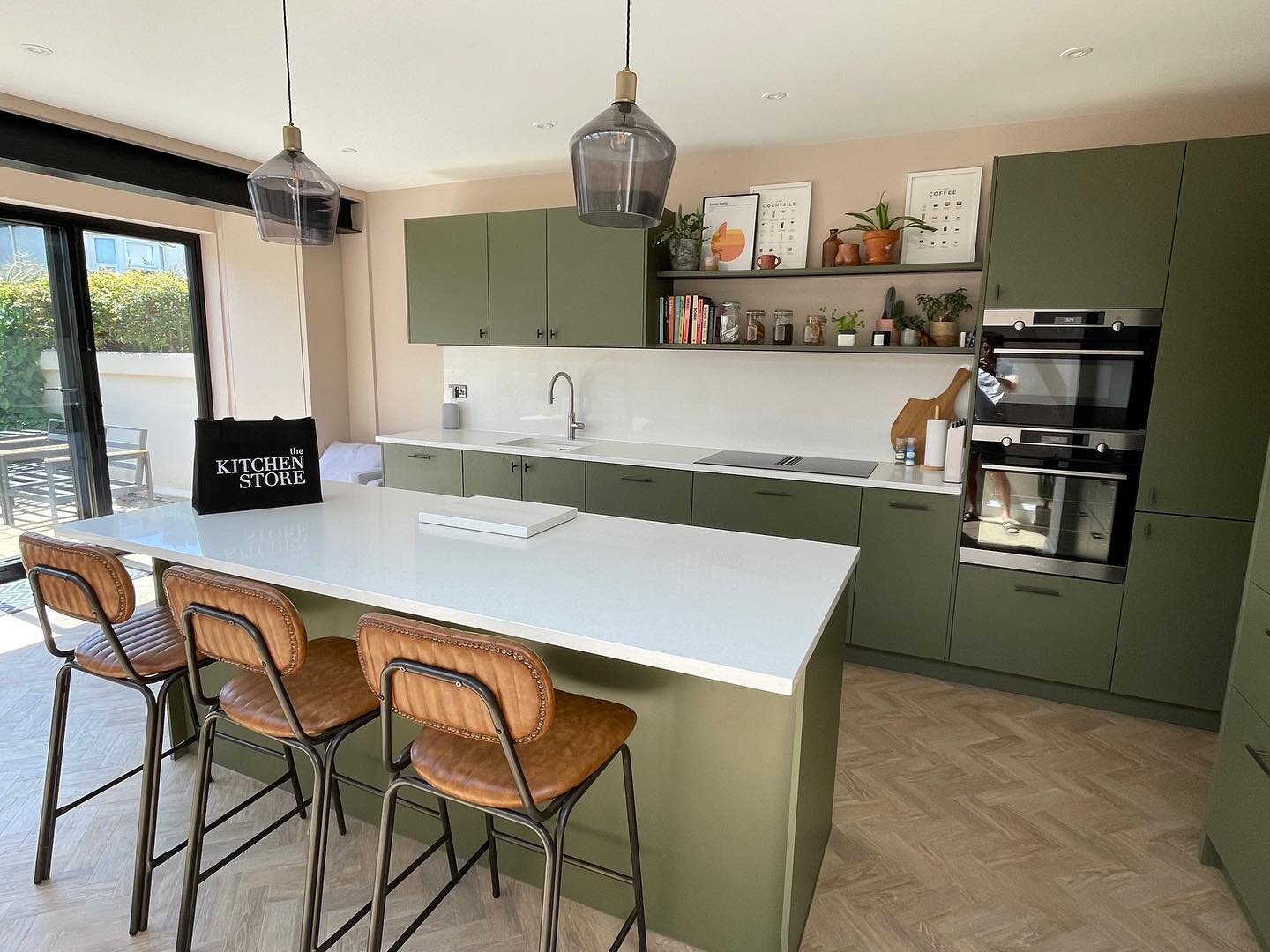 Beautiful Soundhouse kitchen side return extension - Poynter Road, Hove. Thank you 📸 to the lovely clients, styled &amp; furnished immaculately #soundhousebuild #kitcheninspiration #kitchendesign #kitchens_of_instagram