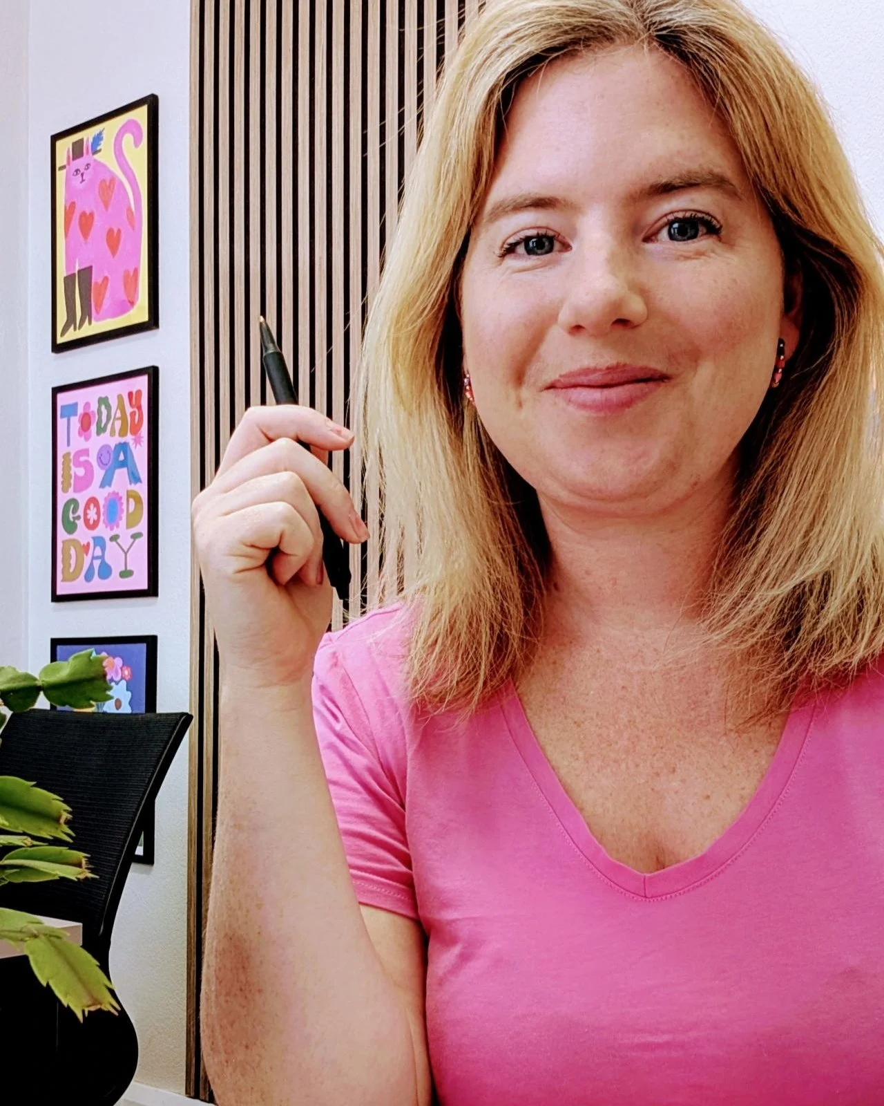 I haven't talked much about this, but it's been an absolute game changer for me.

2 months ago I moved into a gorgeous office with 2 female founders. We all run our own businesses and just wanted to escape the home office life.

the office is finally