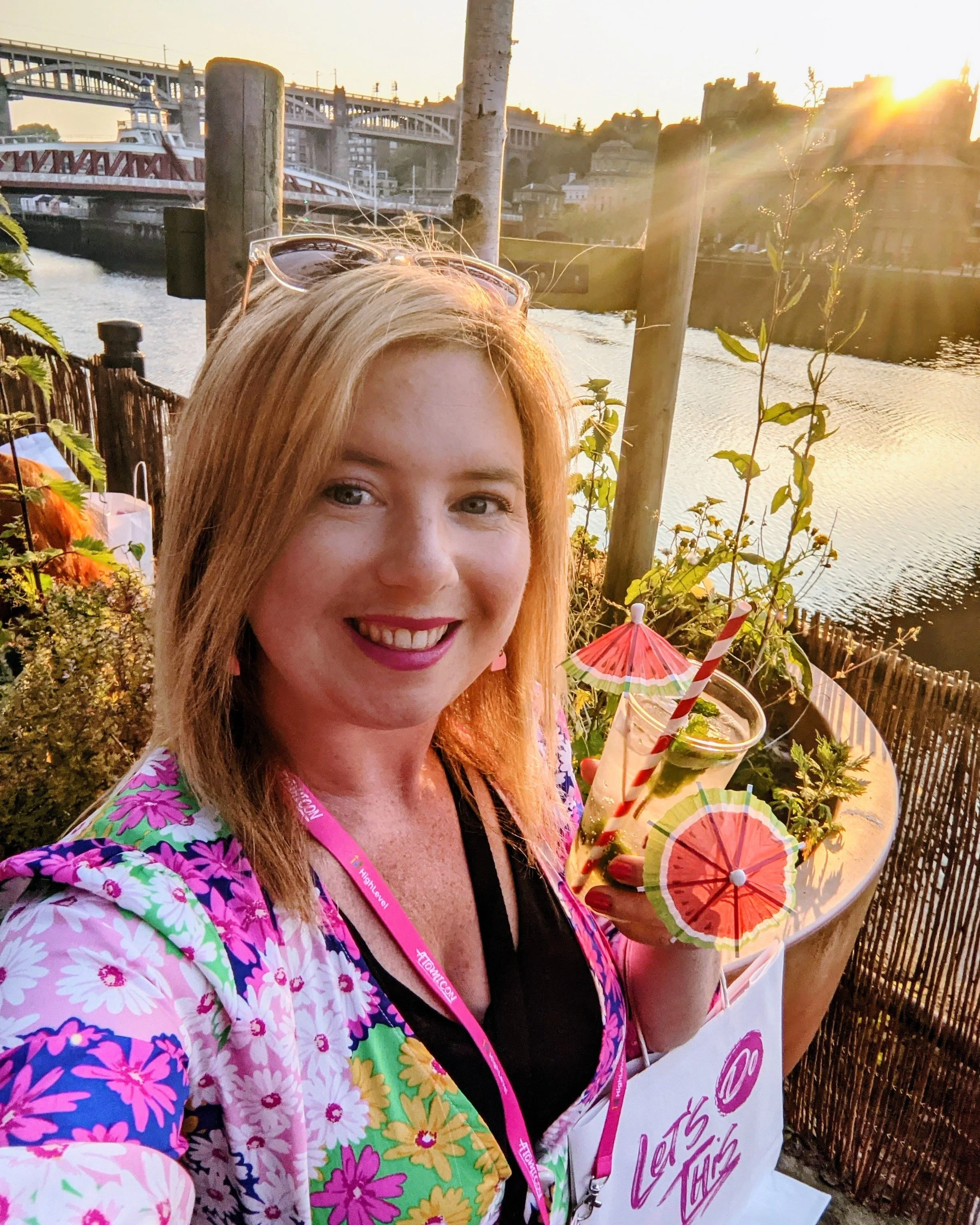 3 years ago I attended my first #ATOMICON - jazzy shirt on, cocktail in hand, not having a clue what to expect. 

I got to meet some of my clients in person for the first time! Including @sophiegriffithsco and @leaturnerholt , while also hanging out 