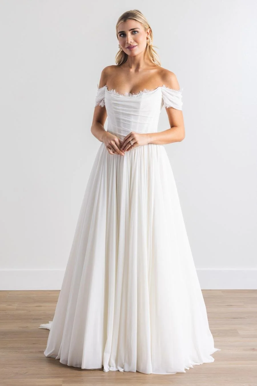 mariegabrielcouture:bridal:indianapolis:locket:calla.jpg