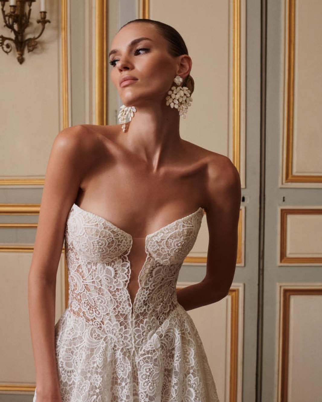 The L&rsquo;&Eacute;toile collection Trunk Show of @galialahav begins this Thursday! 🎉🎉 Basque waists, extravagant floral touches, low backs, pearl details, perfect soft sparkles&hellip; There&rsquo;s something for every bride! 👏

Limited appointm