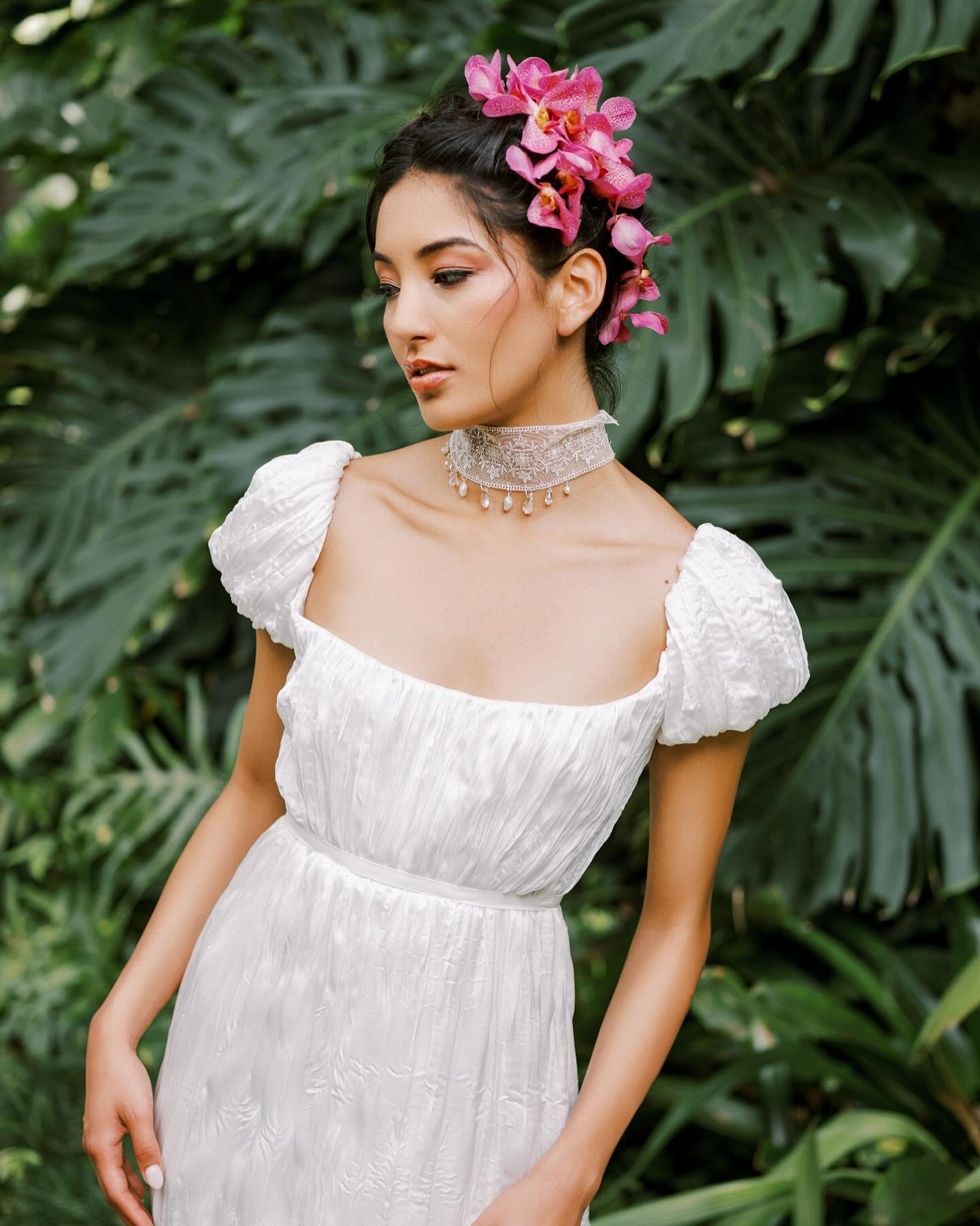 A perfect, Bridgerton-esque wedding dress (without being over the top) ✨ New arrival to our @mariegabrielbohobridal selection!

Love this neckline, poof cap sleeves, and empire waist combination 👌