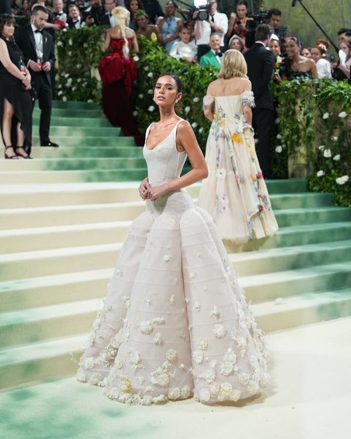 Some of our favorite bridal vibe looks from the MET Gala 🤩✨ Which one is your favorite? We ended with a colorful surprise at the end! 💕

📸 from @nytimes