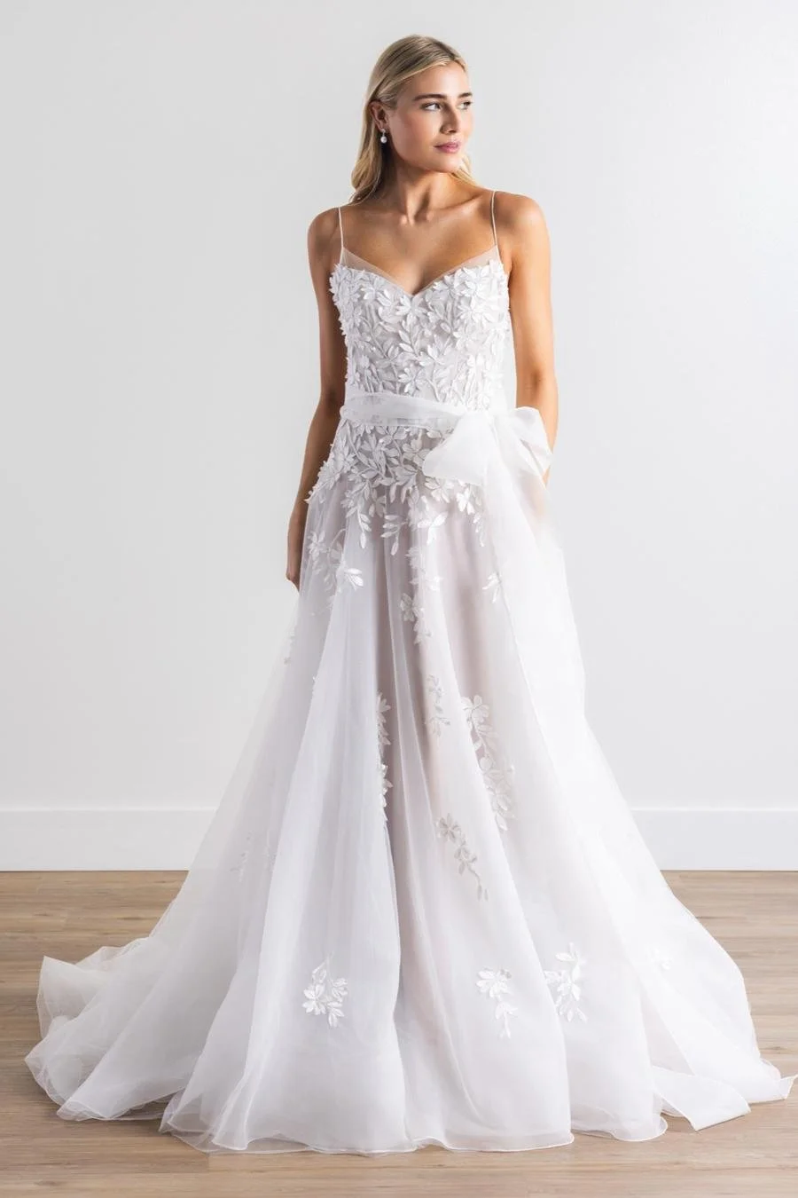 mariegabrielcouture:bridal:indianapolis:locket:nena.jpg