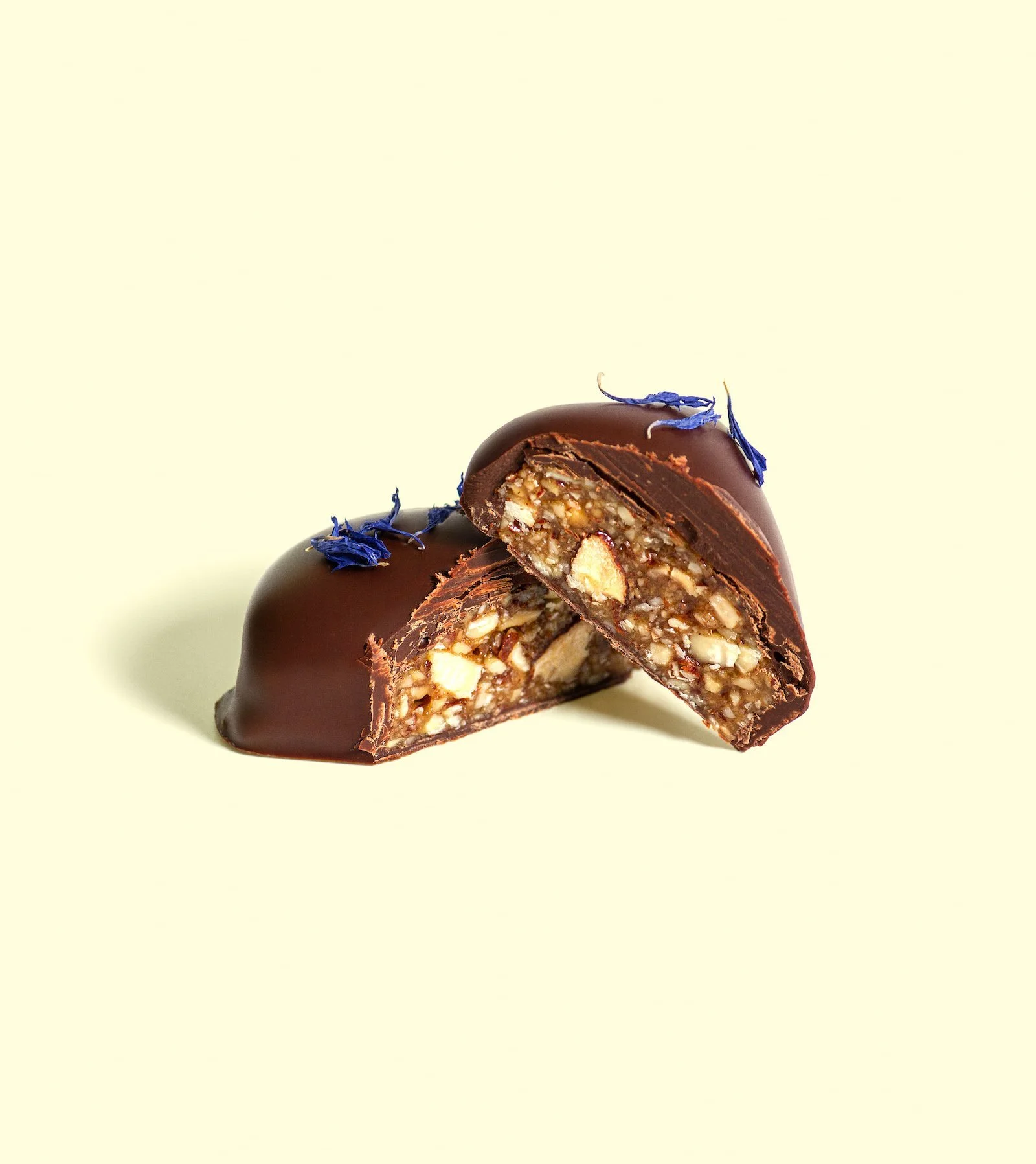 LL_ACC-7691_AlmondCaramelCrunch_CutBar_565x634_crop_bottom@3x.jpg