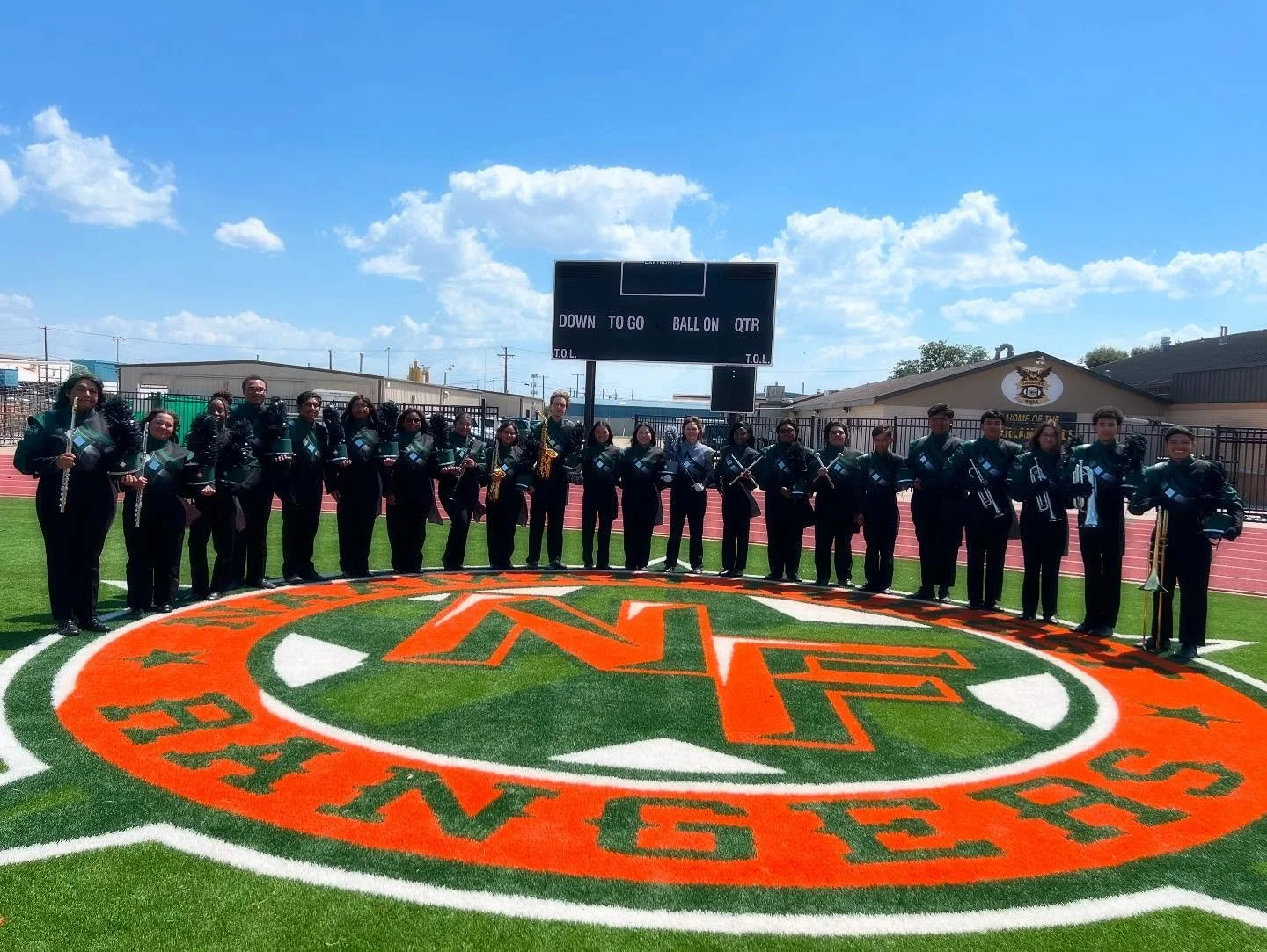 💚🧡✨Senior Banner Day✨c/o 2️⃣6️⃣✨🧡💚 
#seniorszn #seniors2026 #nfrbseniors #naamanforest #marchingband #GISDUnmatched