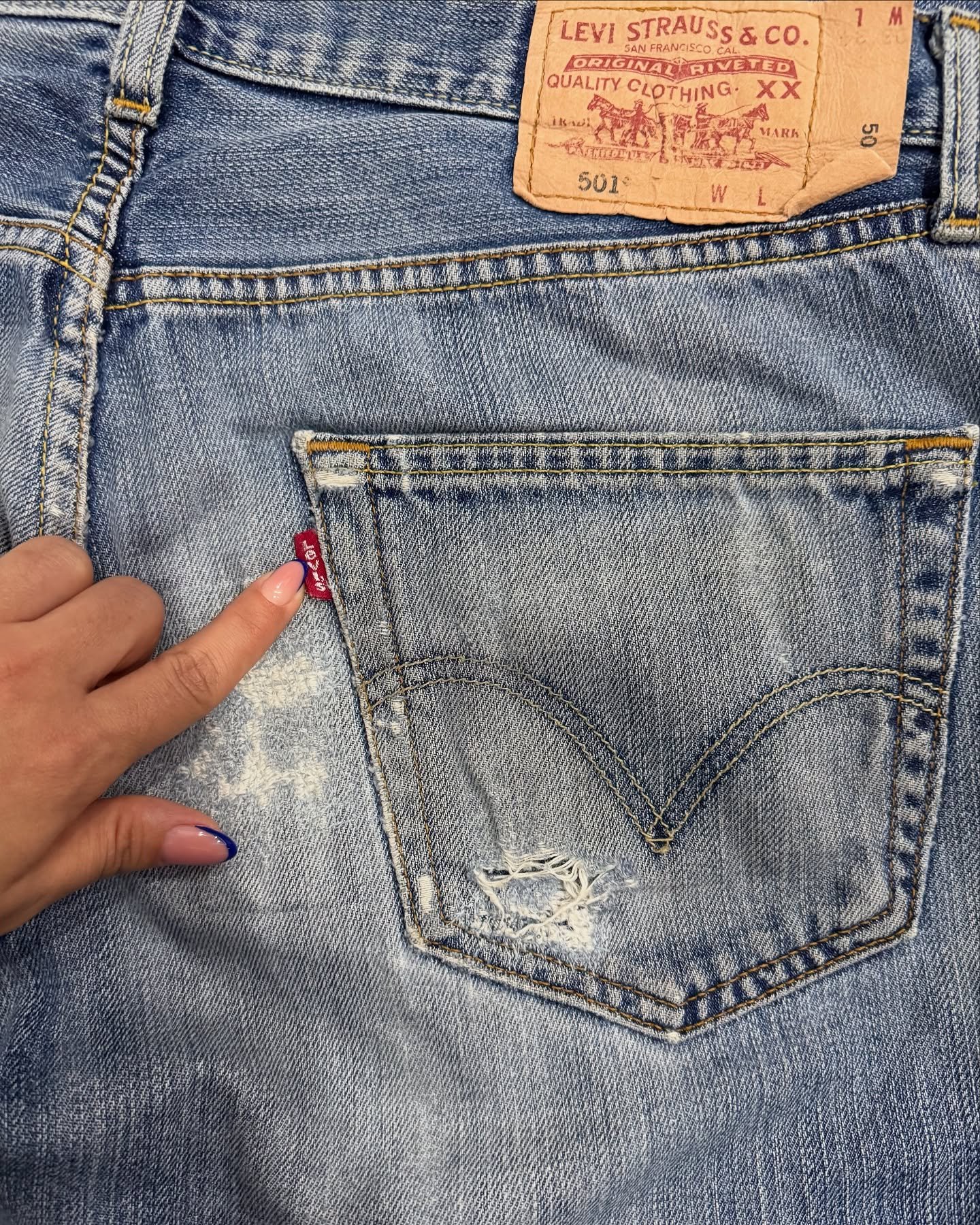It’s 25 years old 🎂
#levis #levis501 #reklamdeğilkendimaldım #reklamdeğil
🔹⚪️🔹