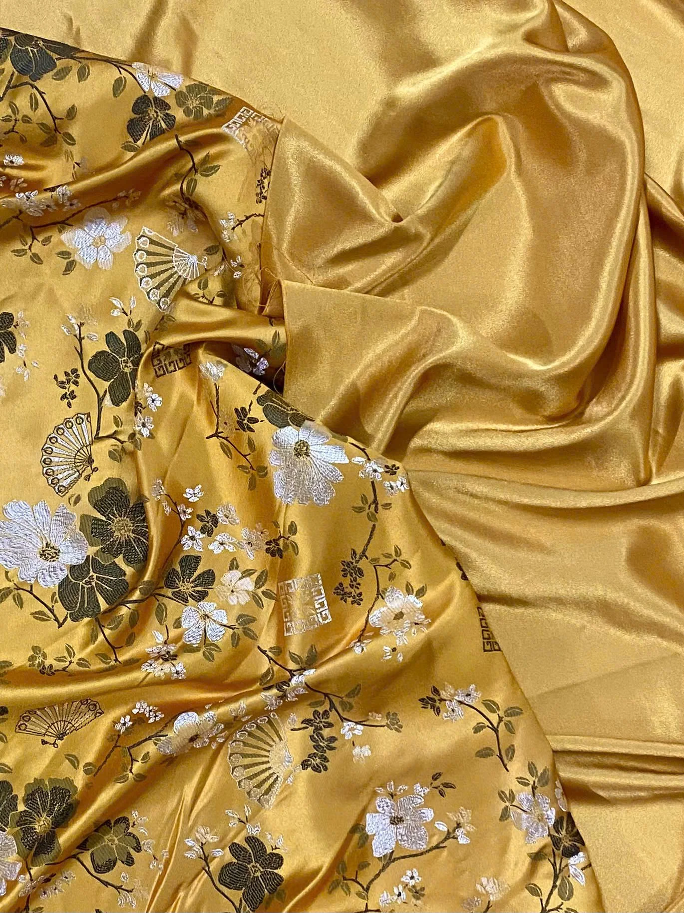 gâm vàng pha lụa.jpg