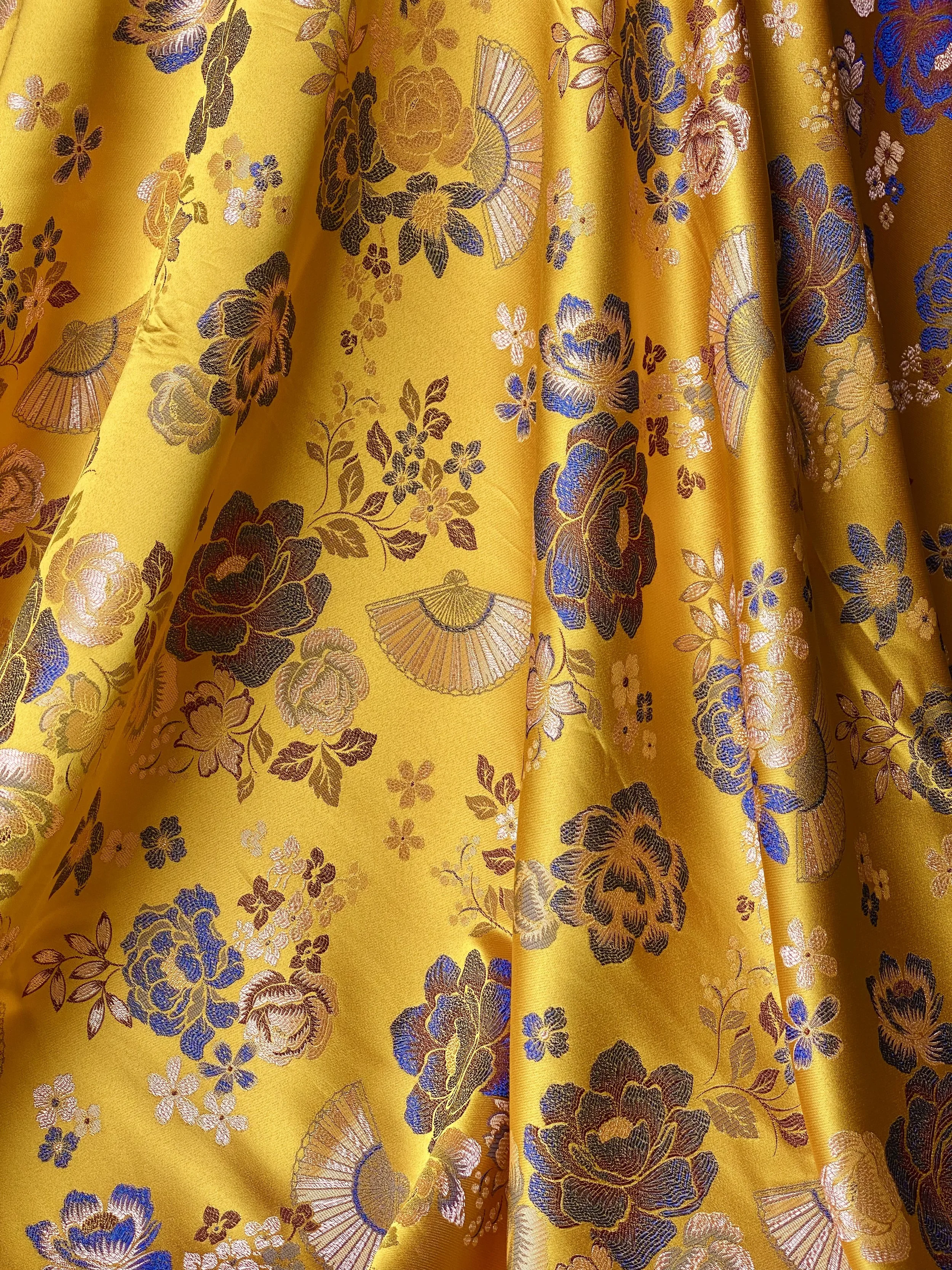 gam hoa vang xanh.jpeg