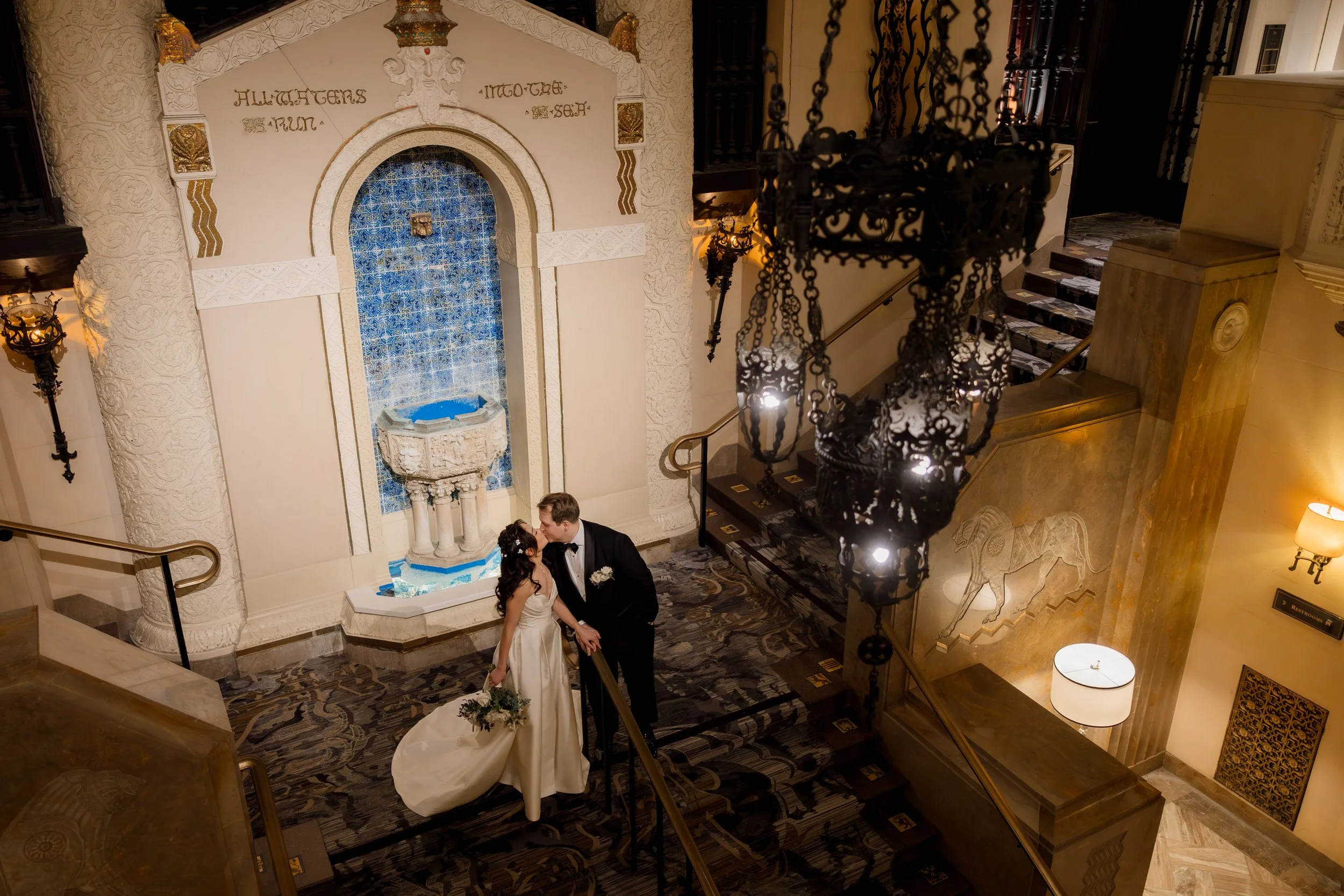 Couple kisses at InterContinental Chicago wedding venue