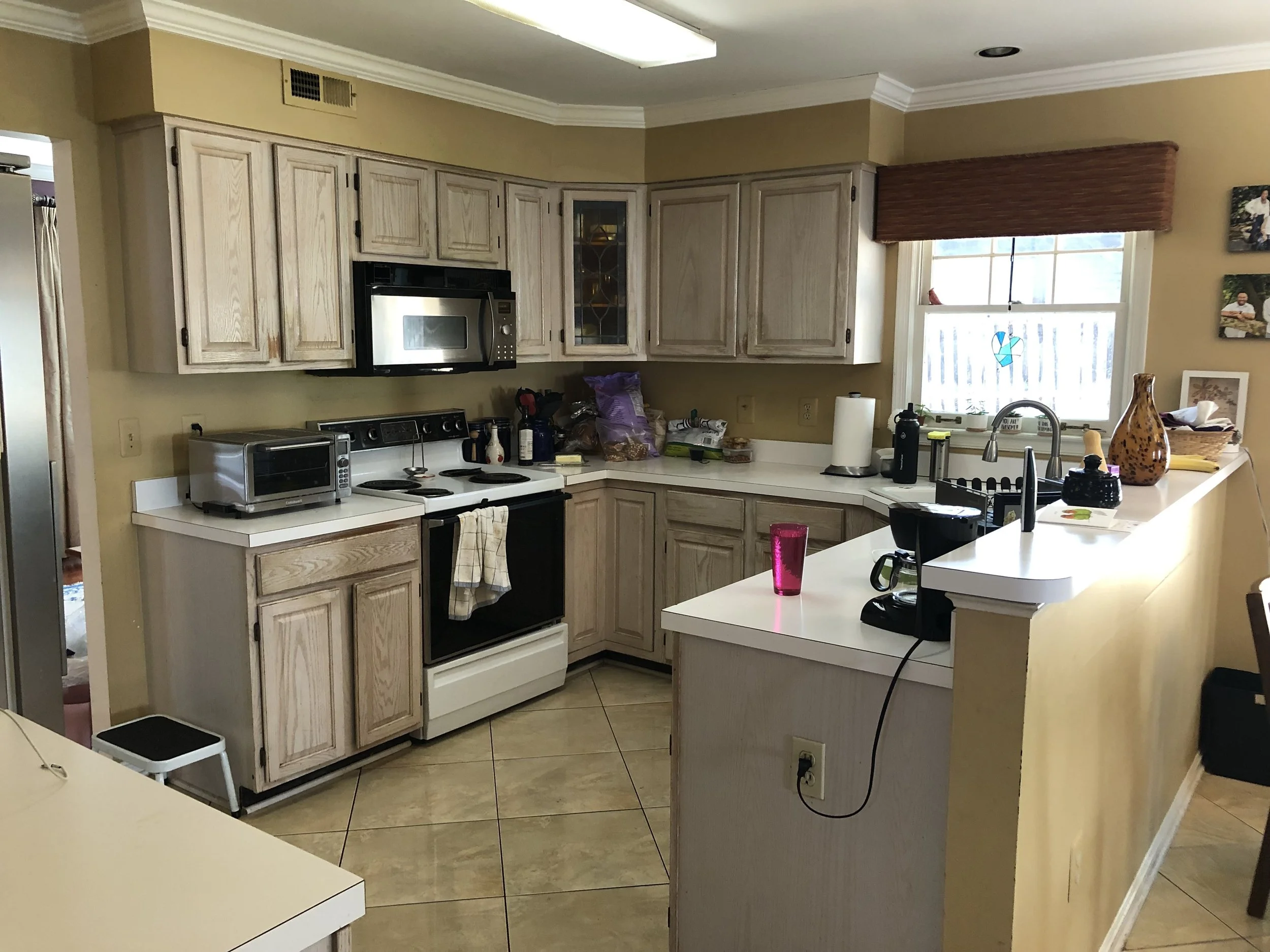 kitchen before.jpg