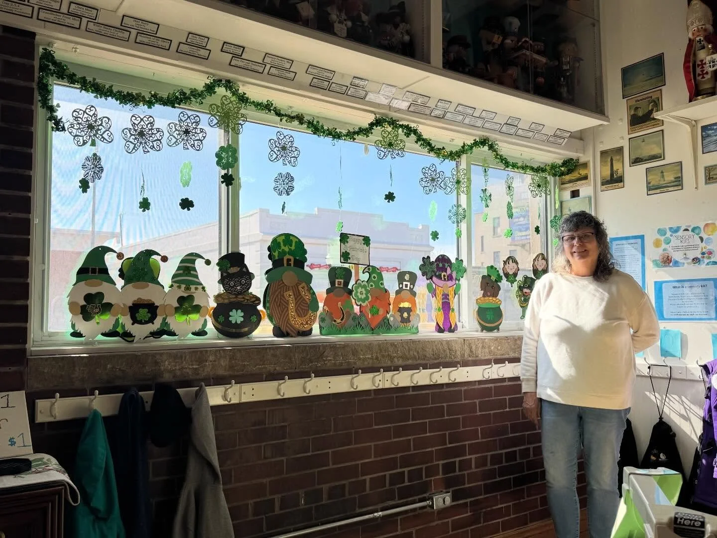 I&rsquo;m feeling a wee bit lucky today! ☘️🍀☘️
Thank you again Deb Borema and Lynn for the beautiful windows for all the different seasons!