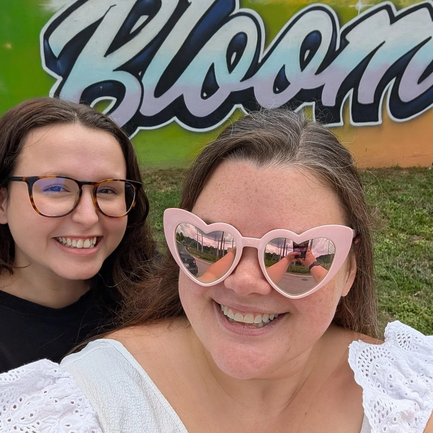 Bloom crew out on the town for Field trip Friday 🌷