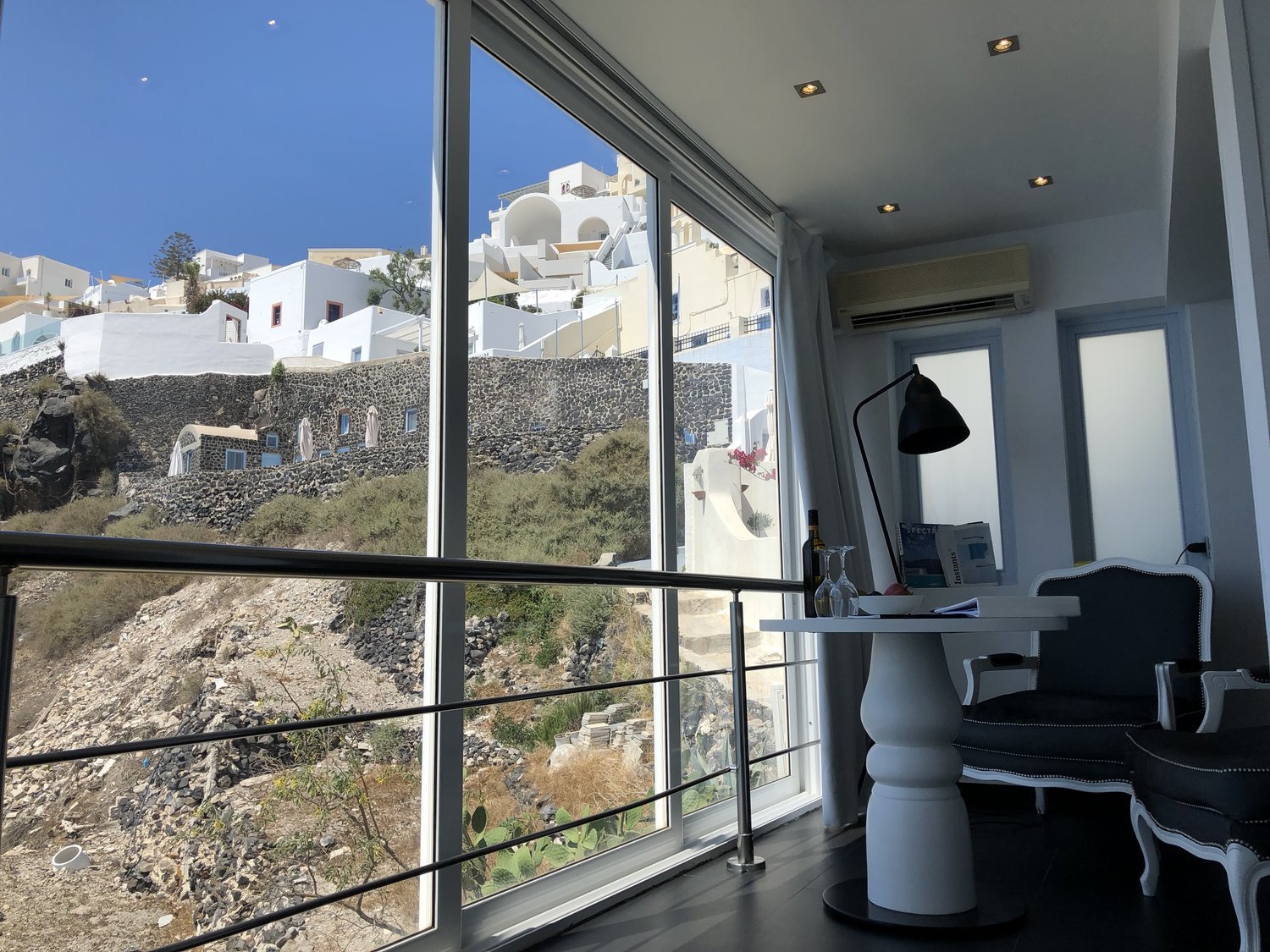 Santorini Travel Guide7.jpg