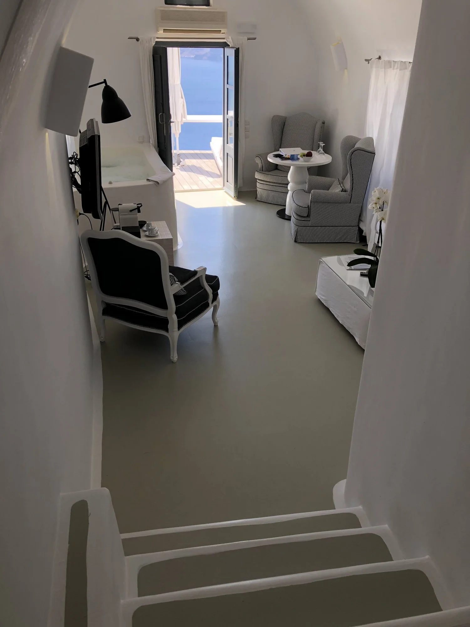 Santorini Travel Guide3.jpg