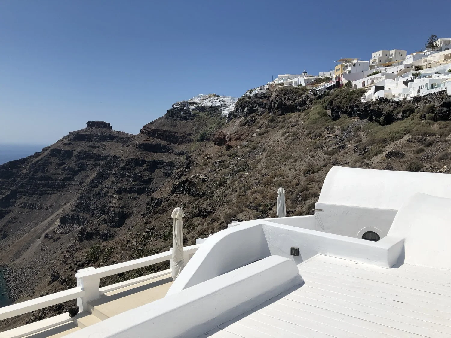 Santorini Travel Guide2.jpg
