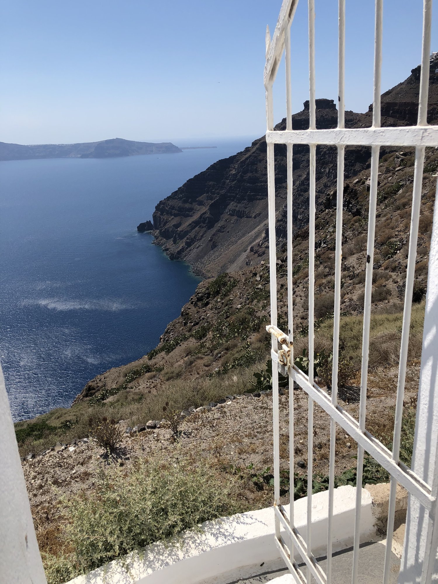 Santorini Travel Guide1.jpg