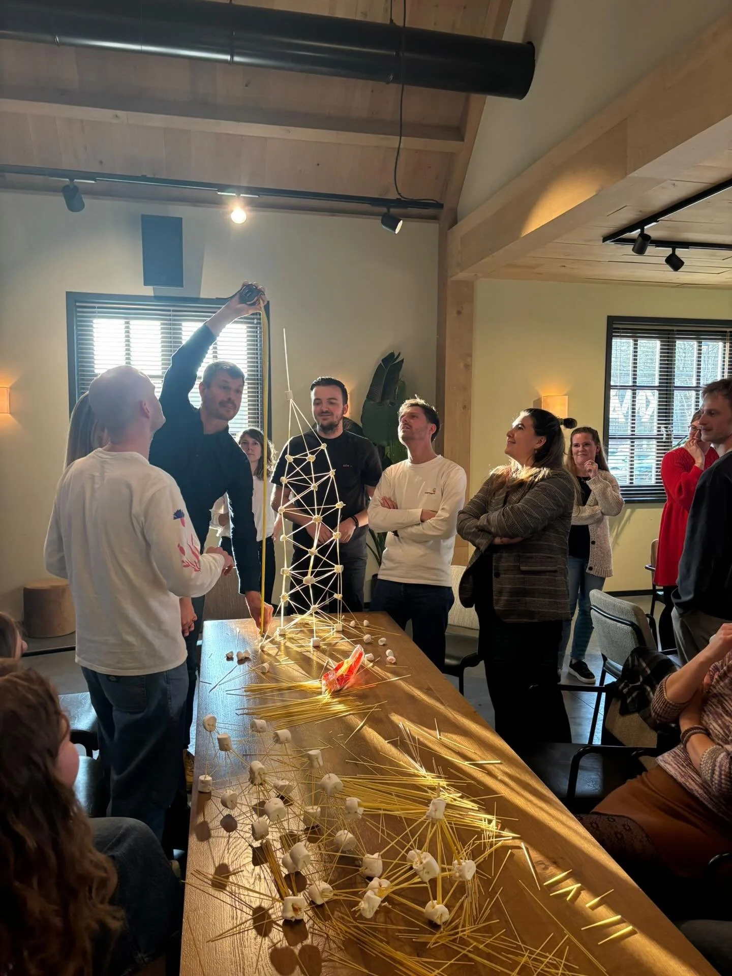 &bull; COENCAD &amp; Holacracy ✨

Een week geleden hadden we weer een teamdag &eacute;n opfrisbeurt.
We maakten een tijdlijn: van de start in 2001, naar het werken met Holacracy vijf jaar geleden, tot waar we nu staan.

Met verschillende oefeningen o