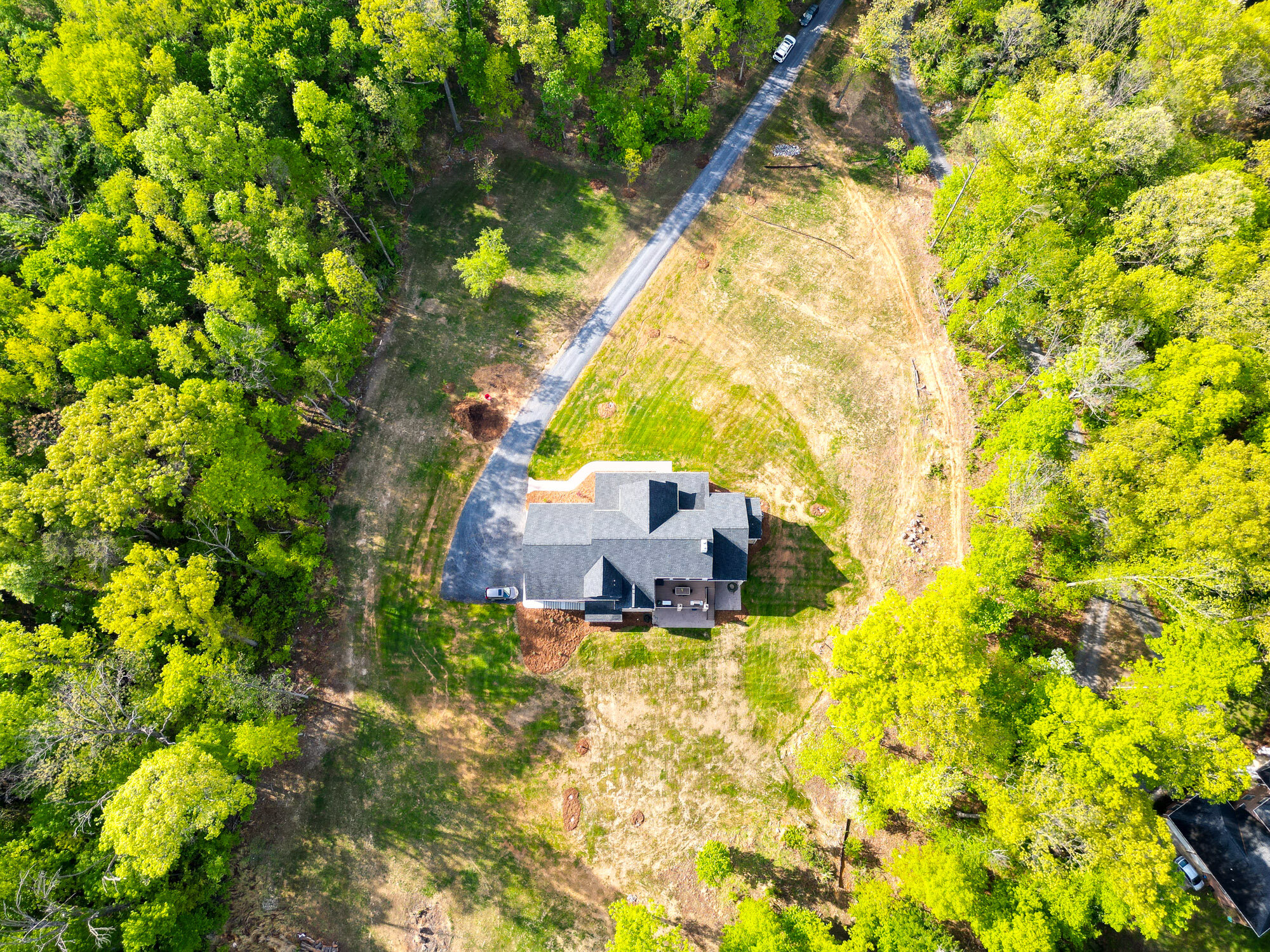 🏡🐦 Soaring above one of our custom-built homes!

#CustomBuiltHome #BirdsEyeView #DreamHome