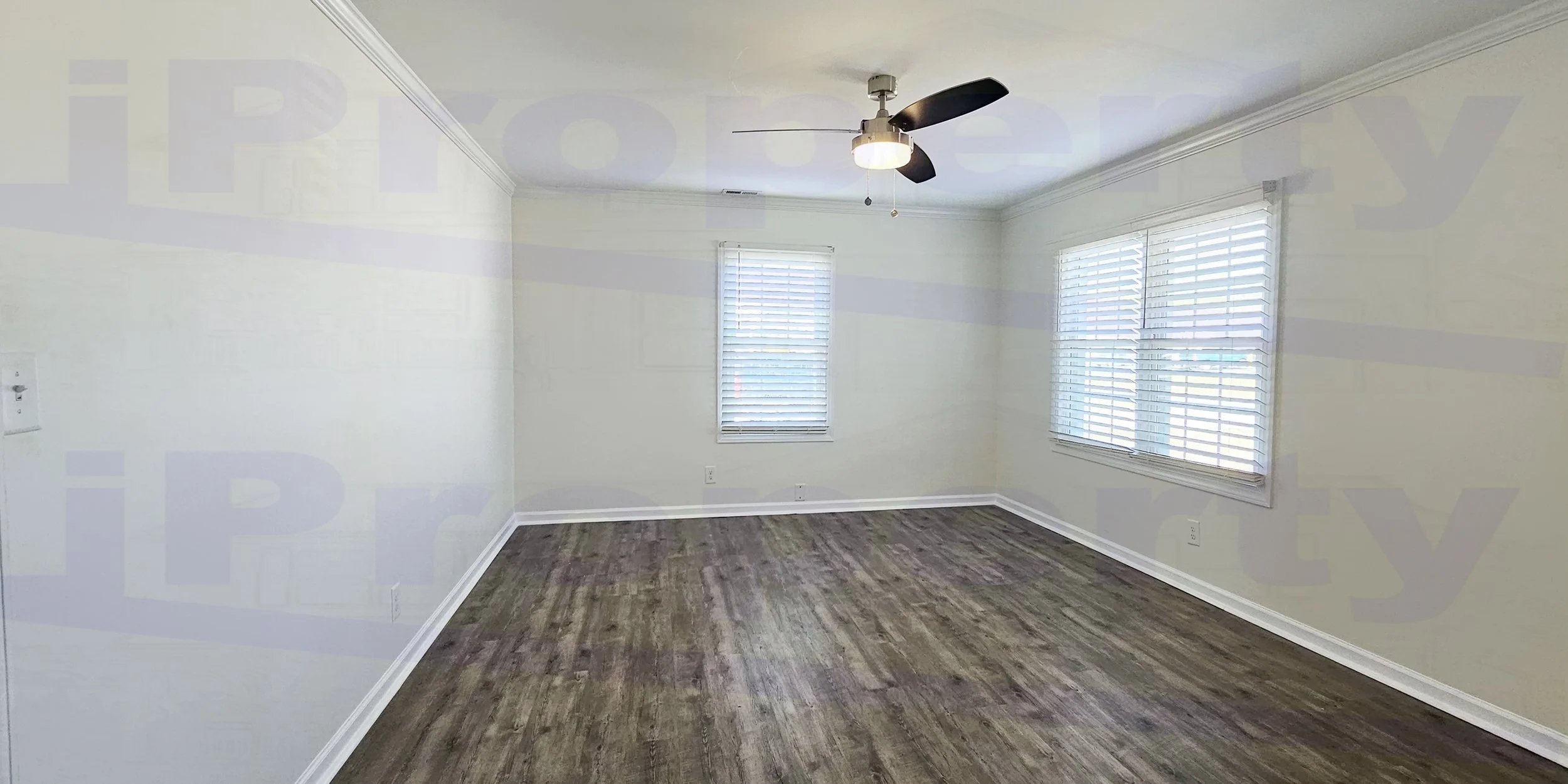 106 Smith - LivingRoom00.jpg