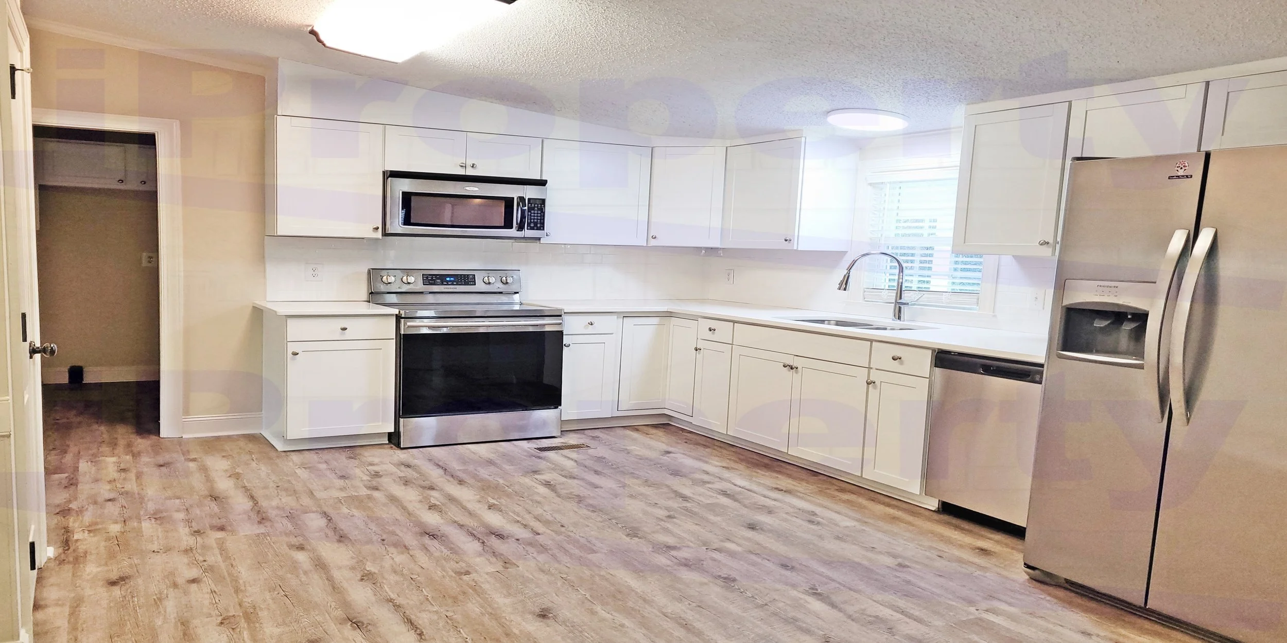 135 Ivey - Kitchen02.jpg