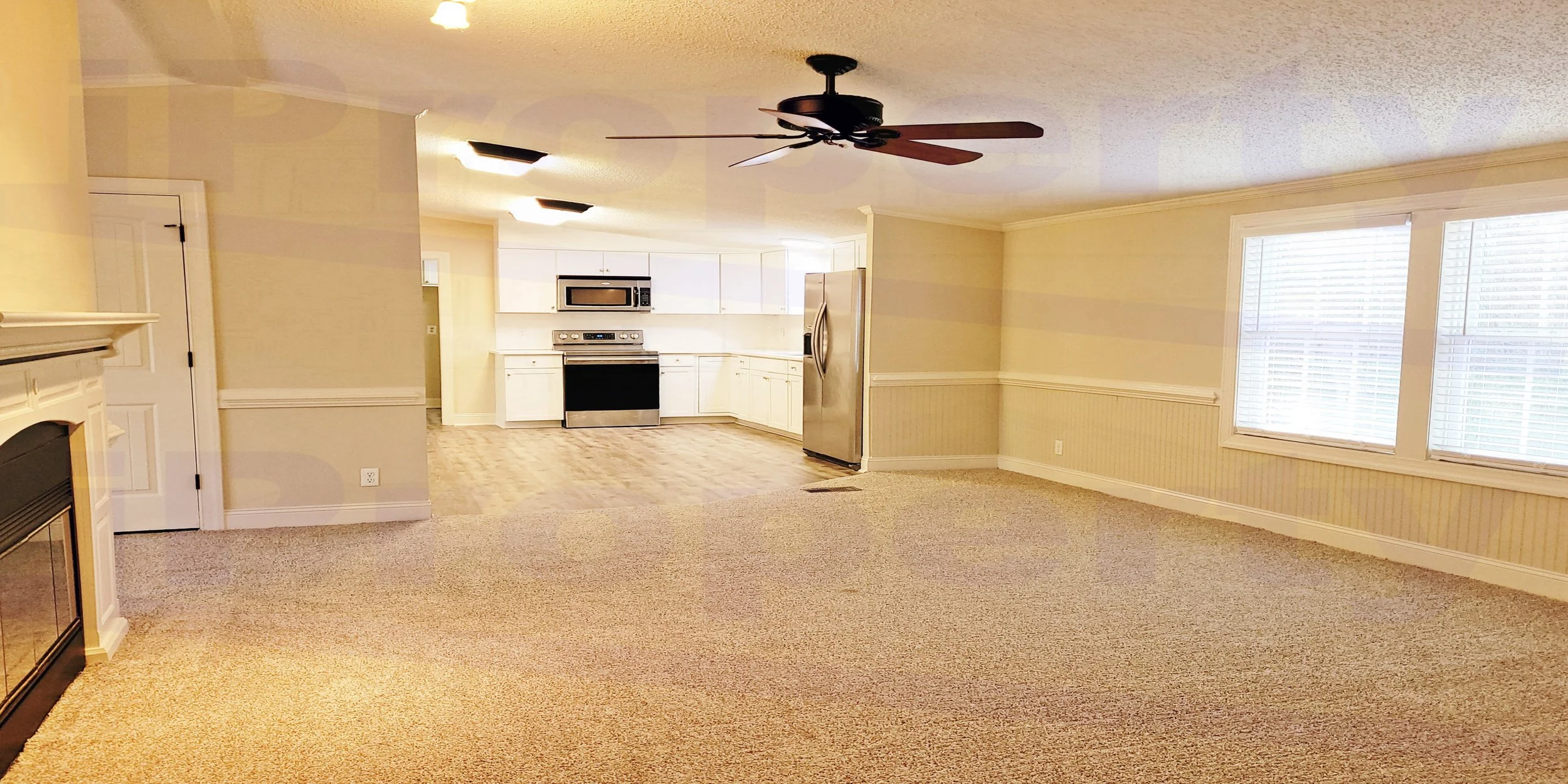 135 Ivey - FamilyRoom2-00.jpg