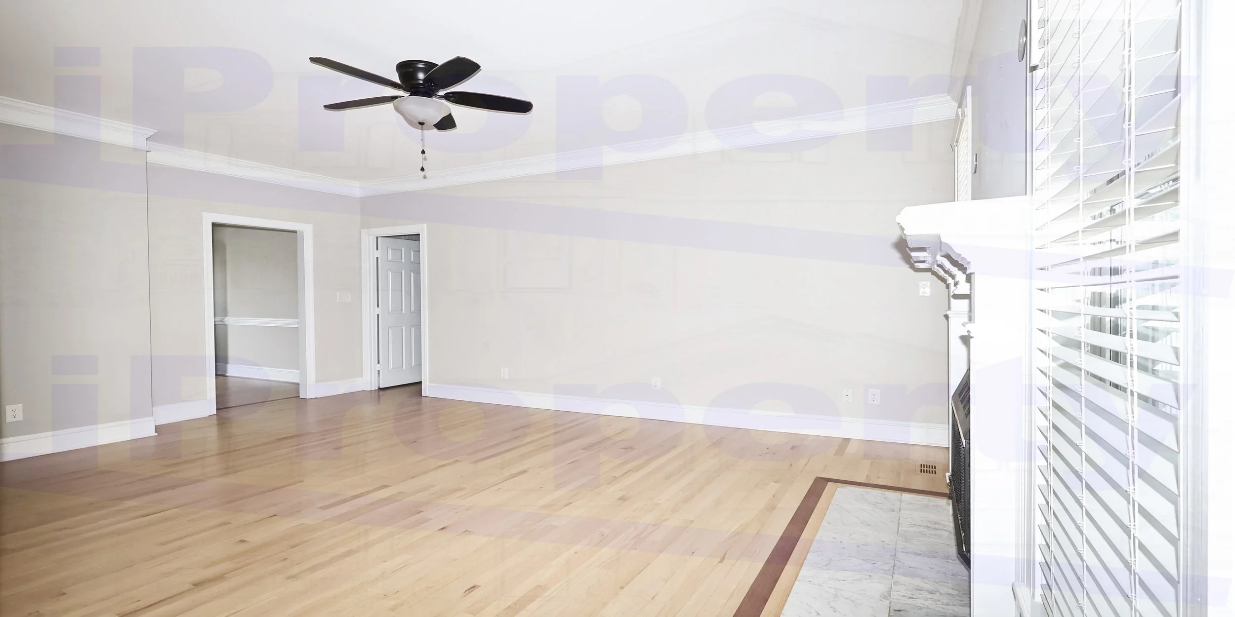 126 Linda - LivingRoom02.JPG