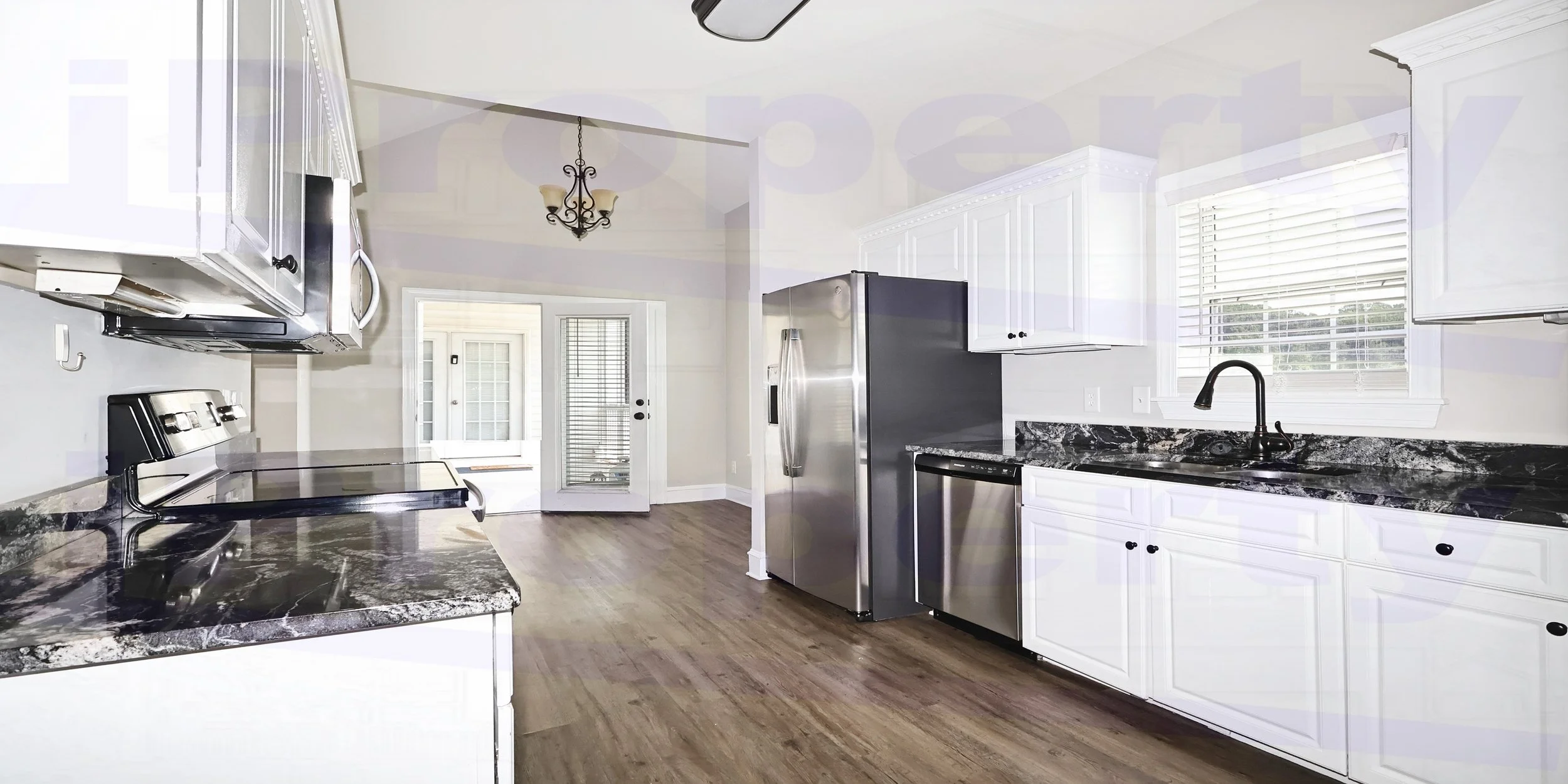 126 Linda - Kitchen01.jpg