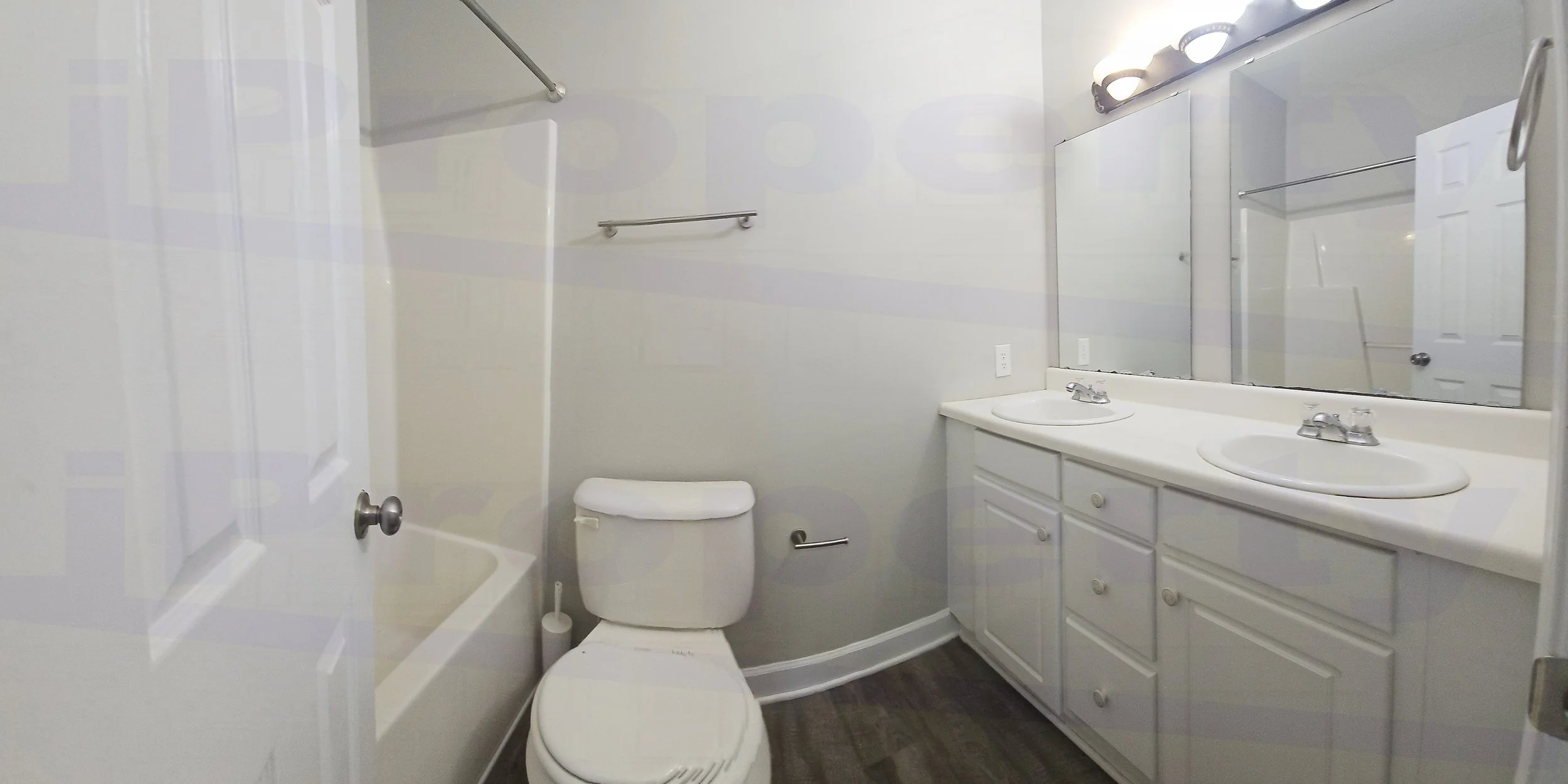 4631 Rains xRds - Master BathRoom00.jpg