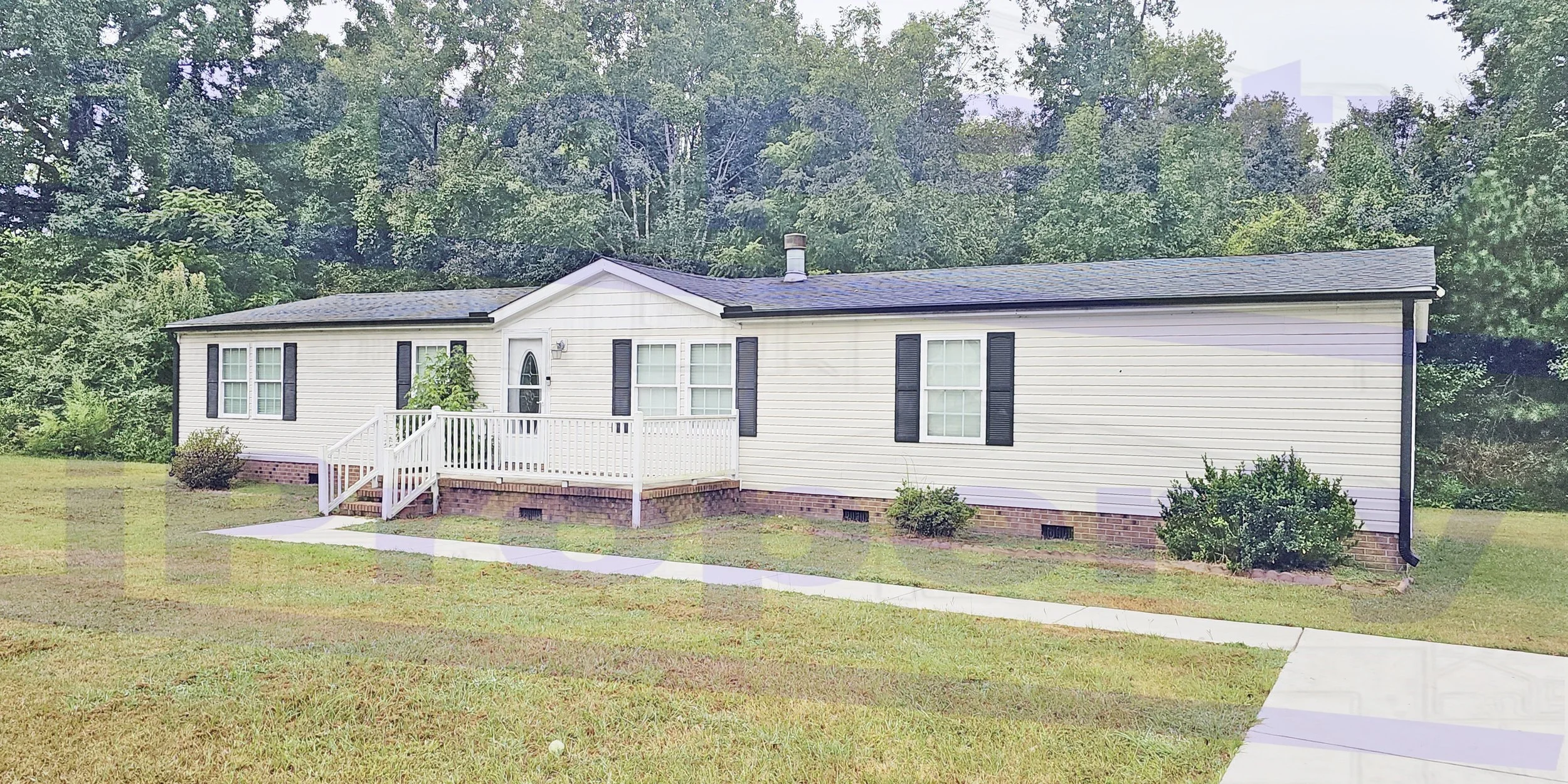 135 Ivey - ExteriorFront01.jpg